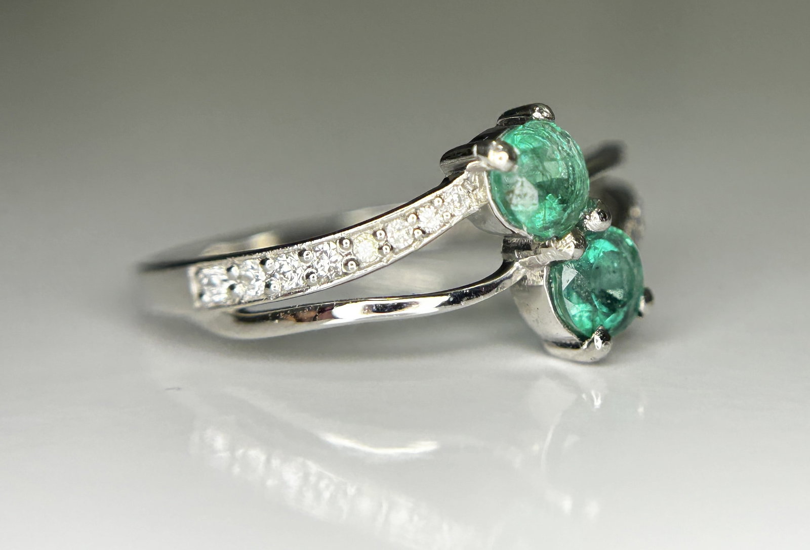 Beautiful 0.78Ct Natural Emerald Ring With Natural Diamonds & Platinum 950 - 9