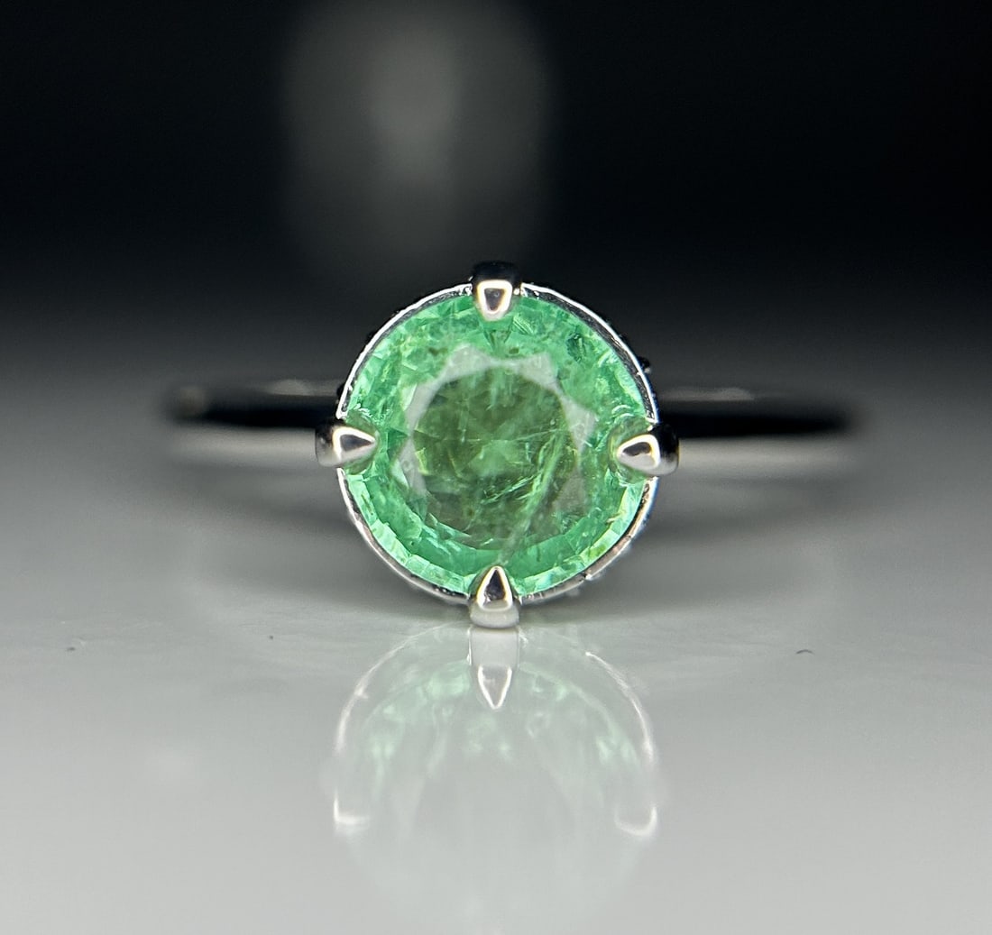 Beautiful 1.07ct Natural Emerald With Natural Diamonds & 18k Gold - 2