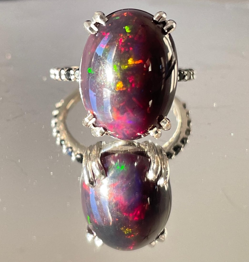 Beautiful Natural 7.66Ct Black Opal Ring With Natural Black Diamonds and 18k Gold - 2