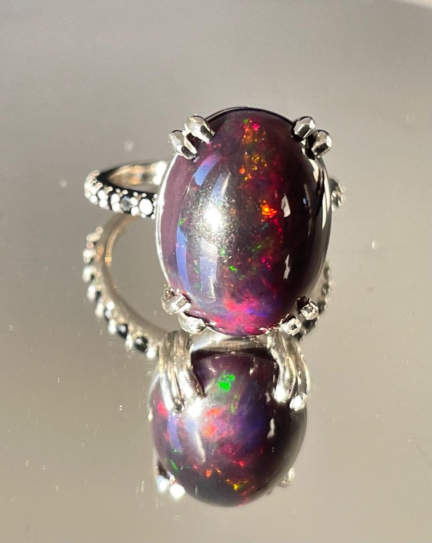 Beautiful Natural 7.66Ct Black Opal Ring With Natural Black Diamonds and 18k Gold - 3