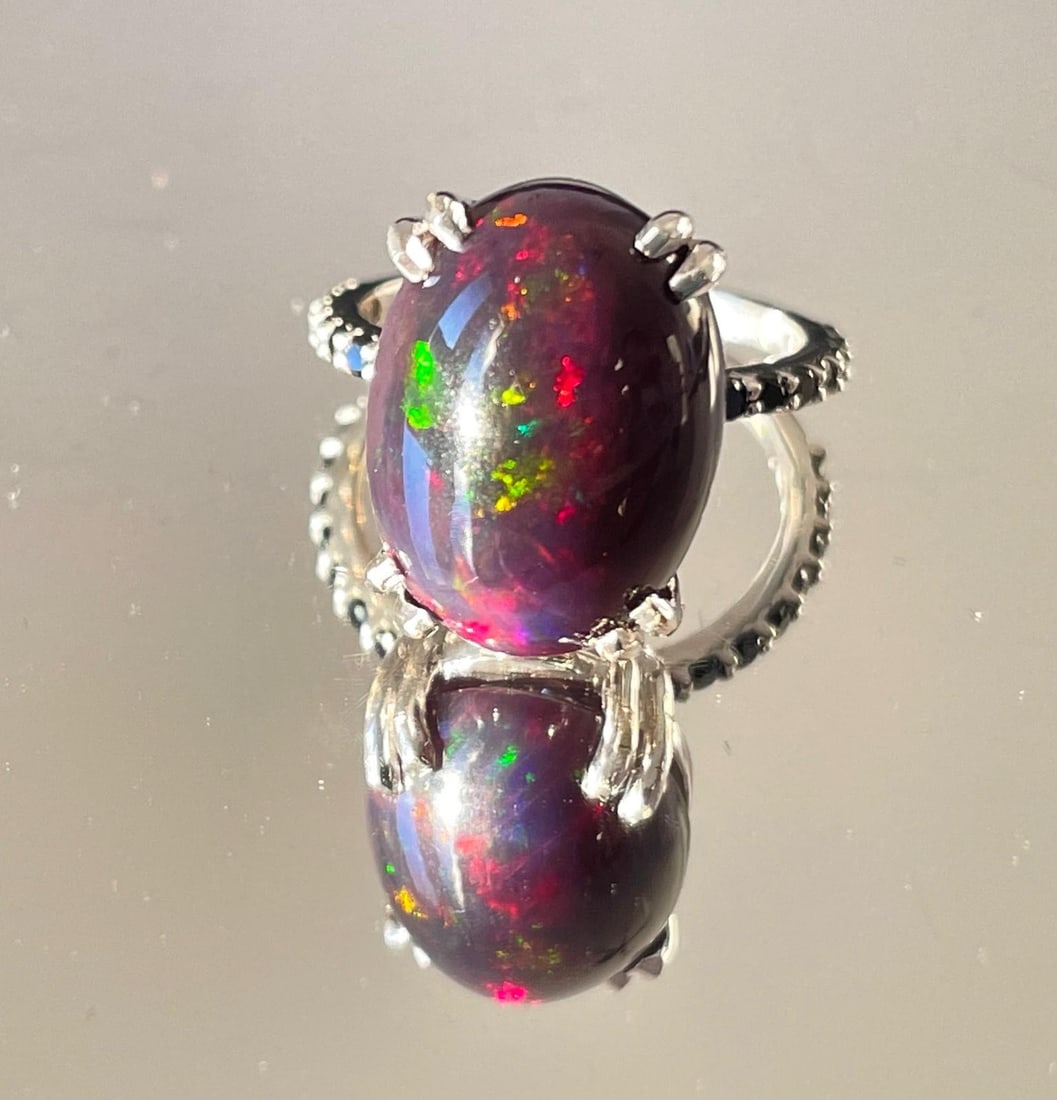 Beautiful Natural 7.66Ct Black Opal Ring With Natural Black Diamonds and 18k Gold - 5