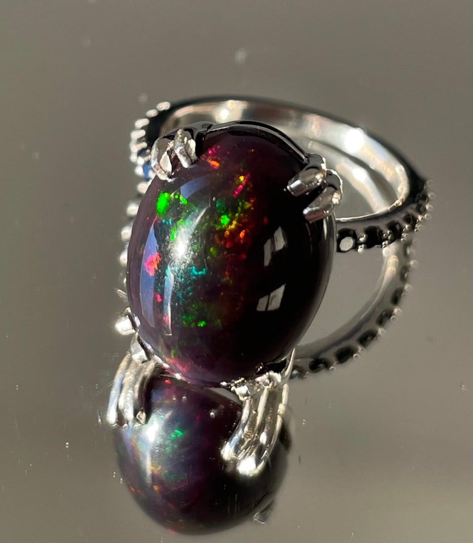 Beautiful Natural 7.66Ct Black Opal Ring With Natural Black Diamonds and 18k Gold - 6