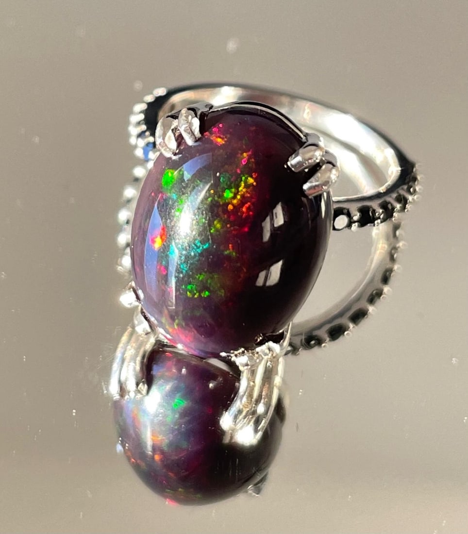 Beautiful Natural 7.66Ct Black Opal Ring With Natural Black Diamonds and 18k Gold - 7