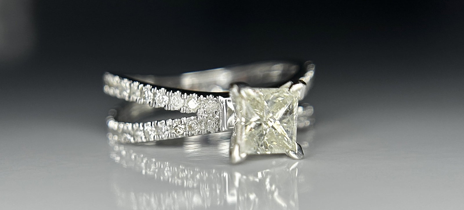 Beautiful 1.17ct Princess Cut Untreated Natural Solitaire Diamond & 18k Gold: Title: Beautiful 1.17ct Princess Cut Untreated Natural Solitaire Diamond & 18k Gold Description: Beautiful 1.17ct Princess Cut Untreated Natural Solitaire Diamond & 18k Gold Description: