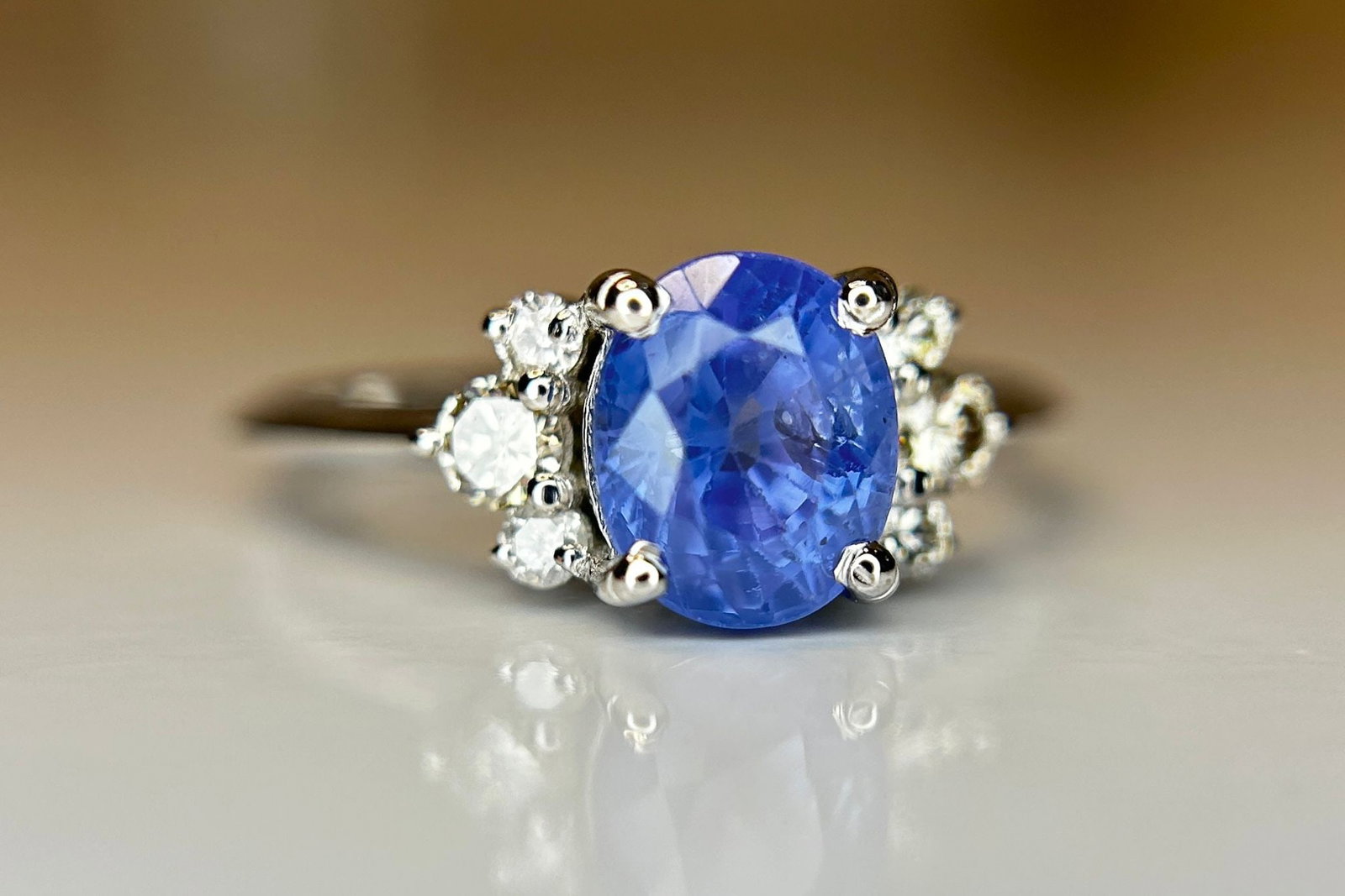 Beautiful 1.79 CT Natural Ceylon Blue Sapphire Diamonds & 18k Gold: Title: Beautiful 1.79 CT Natural Ceylon Blue Sapphire Diamonds & 18k Gold Description: Beautiful 1.79 ct Natural Ceylon Blue Sapphire With Natural Diamonds & 18k White Gold. Dispa