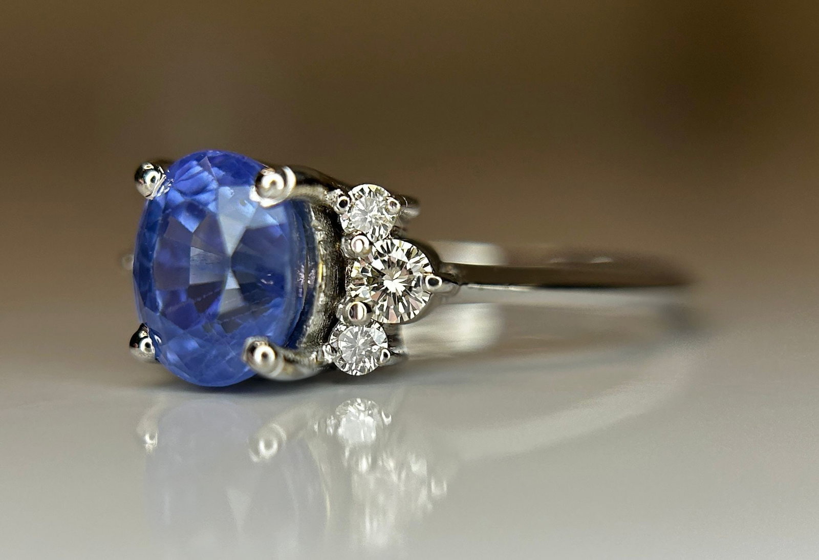 Beautiful 1.79 CT Natural Ceylon Blue Sapphire Diamonds & 18k Gold - 5