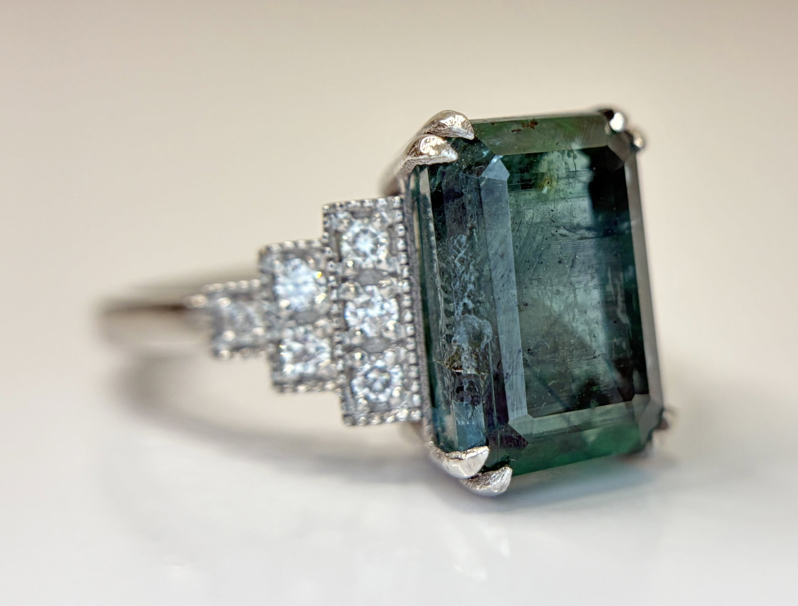 Beautiful 5.84 CT Natural Emerald With Natural Diamonds & 18k Gold - 2