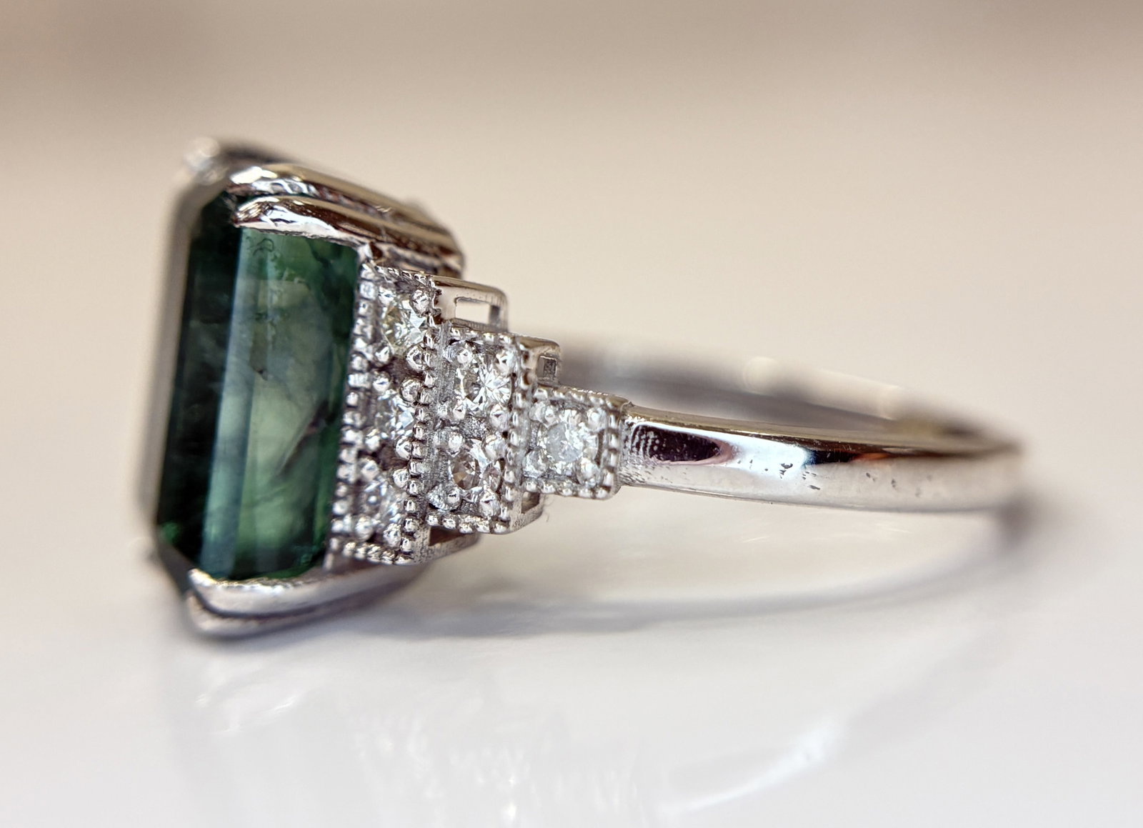 Beautiful 5.84 CT Natural Emerald With Natural Diamonds & 18k Gold - 5