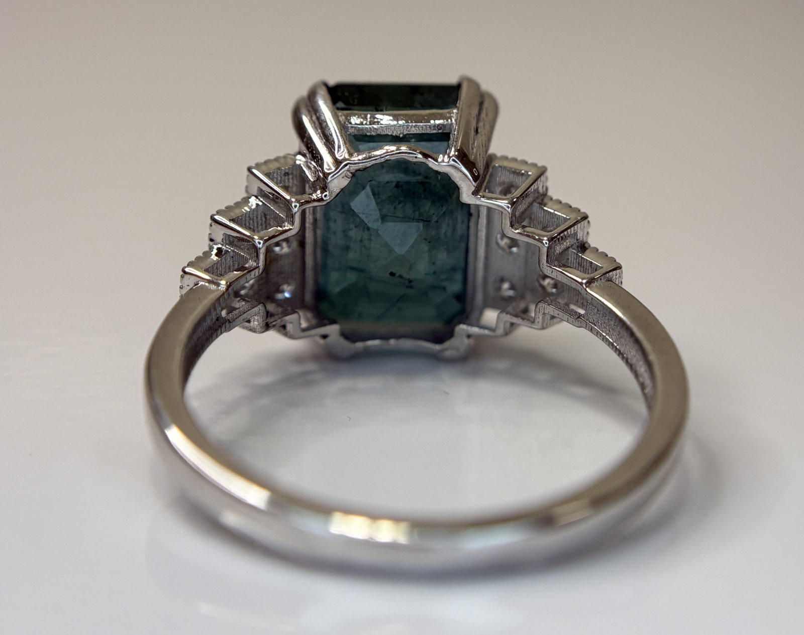 Beautiful 5.84 CT Natural Emerald With Natural Diamonds & 18k Gold - 6