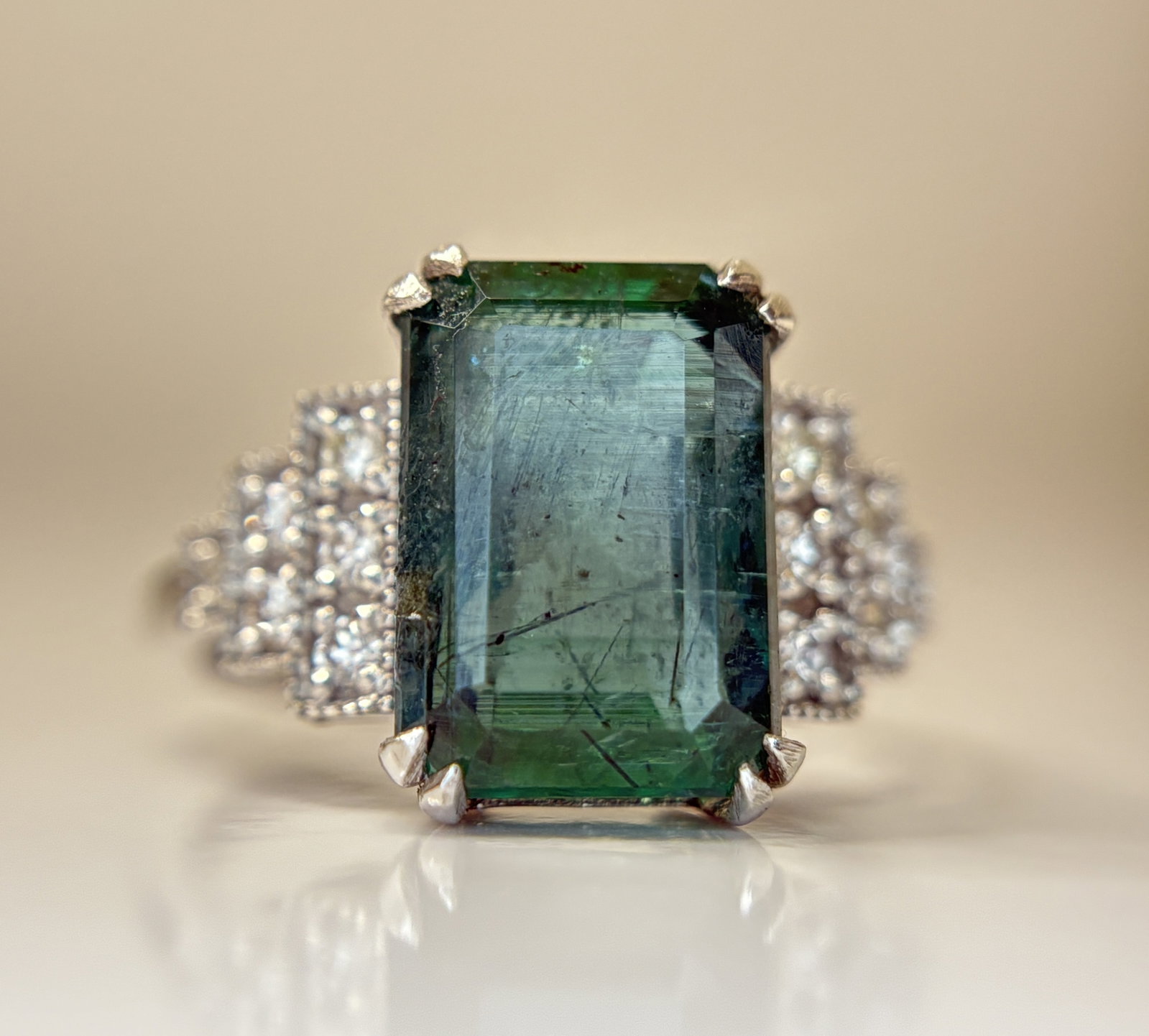 Beautiful 5.84 CT Natural Emerald With Natural Diamonds & 18k Gold - 8