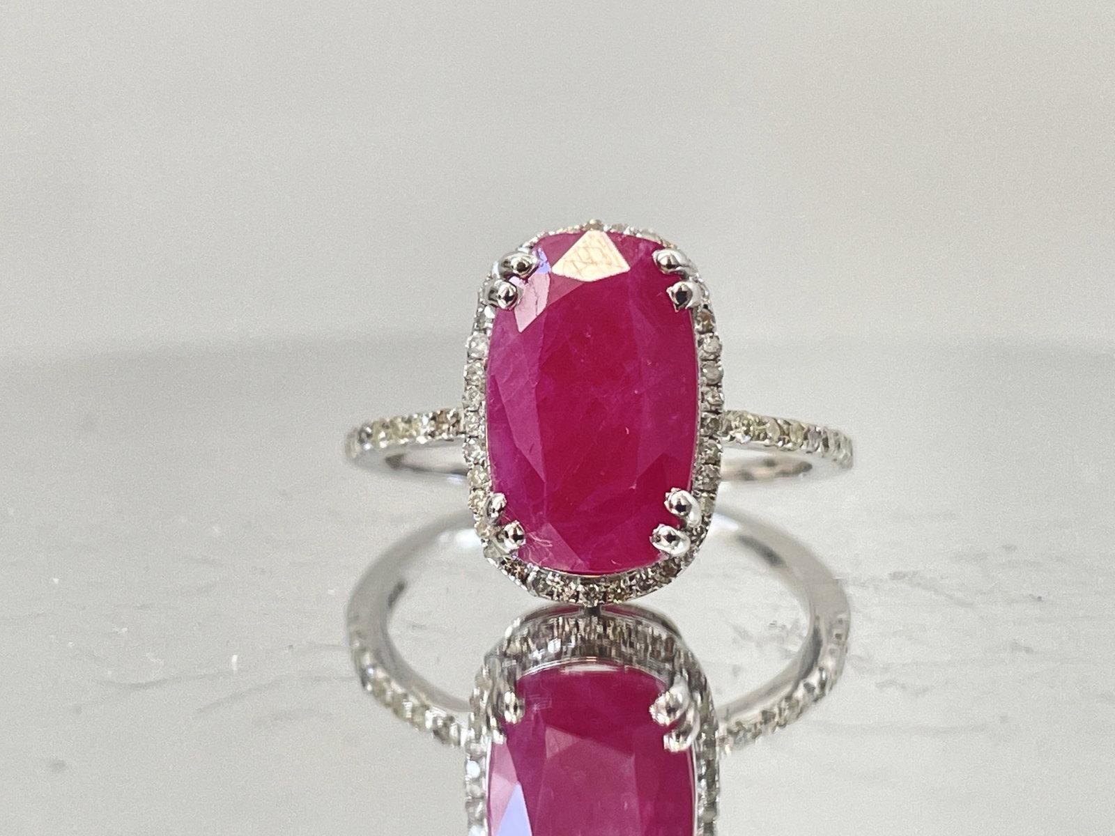 Natural Burma Ruby 4.12 Ct With Natural Diamonds & 18k Gold - 2