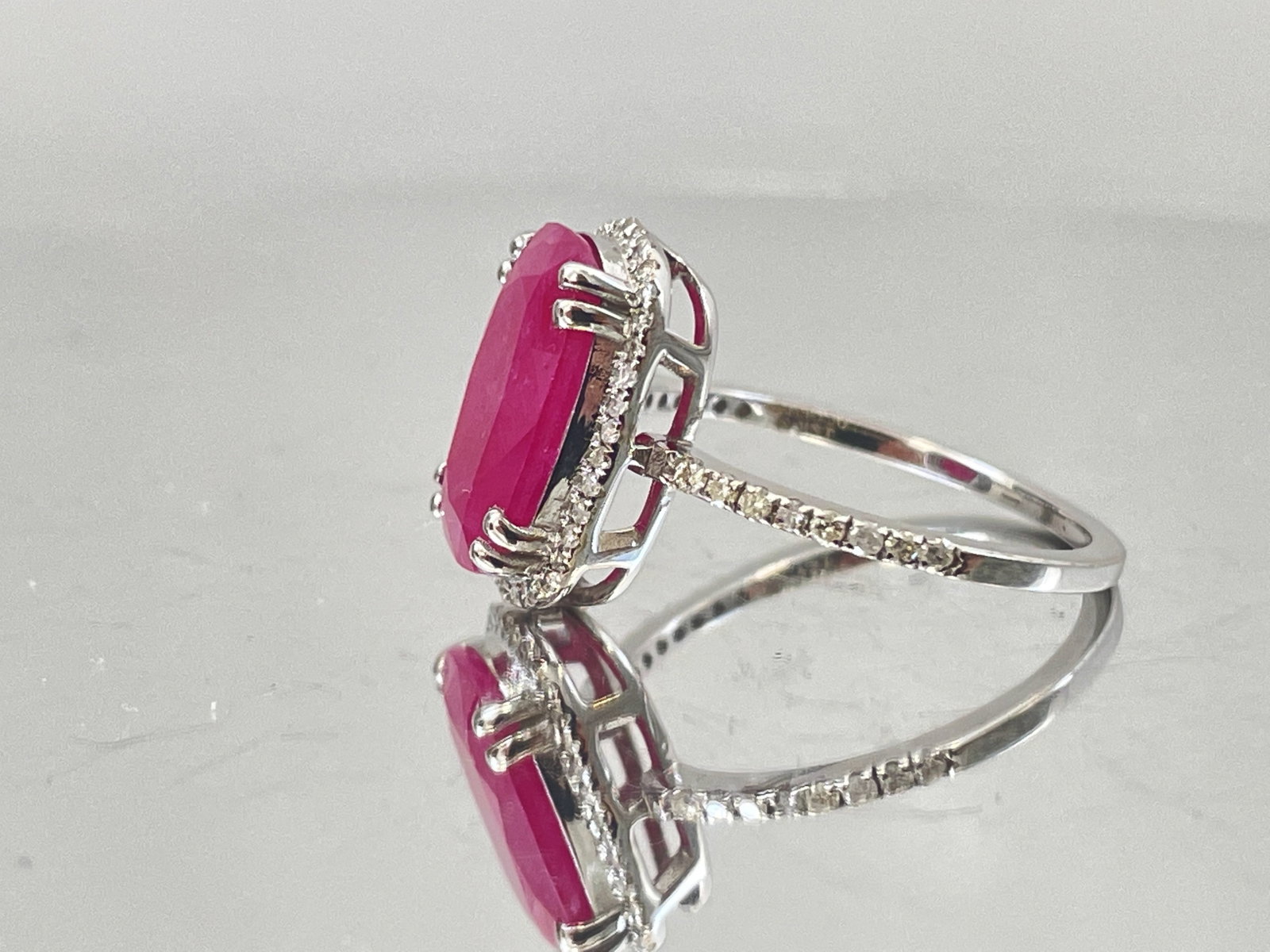 Natural Burma Ruby 4.12 Ct With Natural Diamonds & 18k Gold - 4