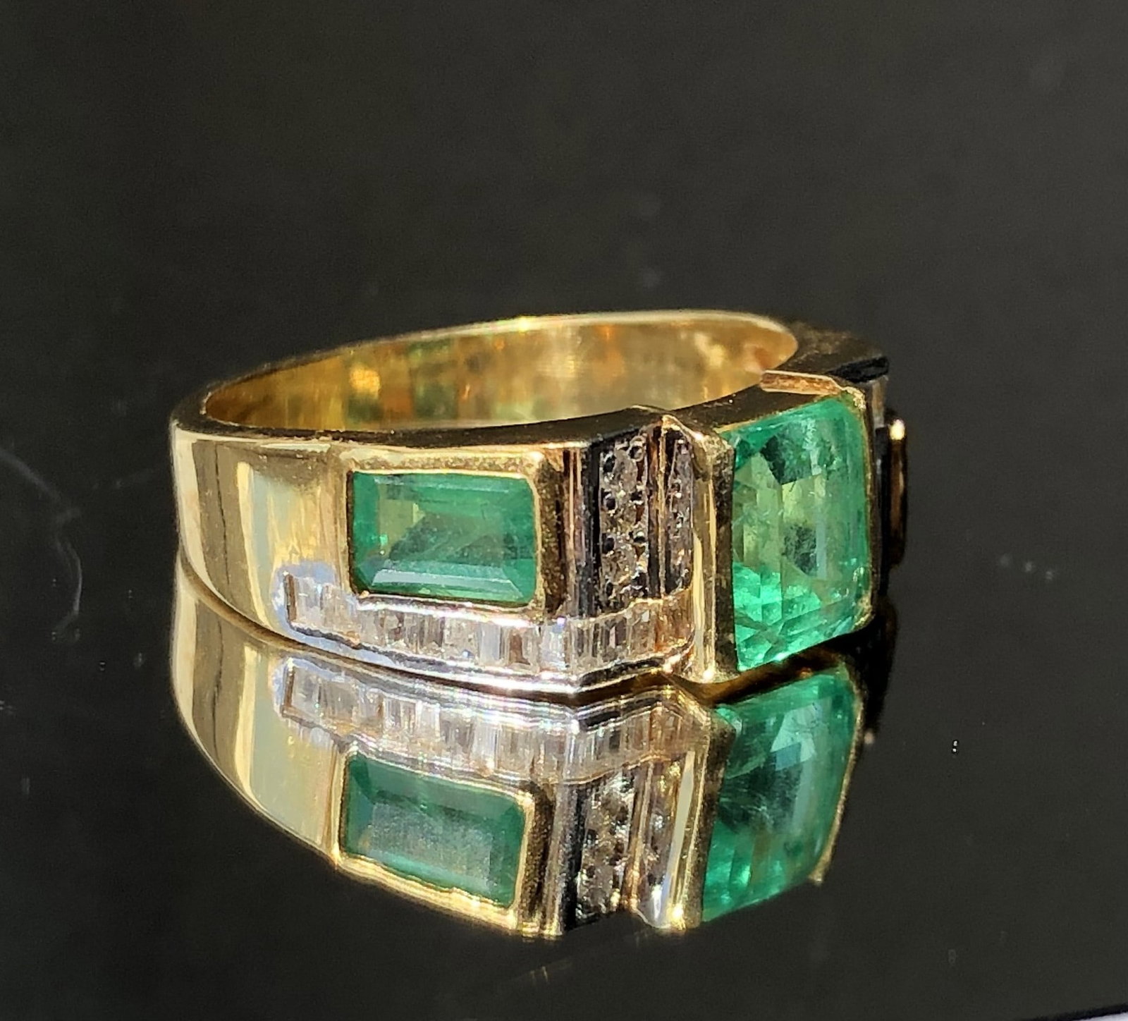 Beautiful 2.80 Carat Natural Emerald Ring With Natural Diamonds and 18k Gold - 6