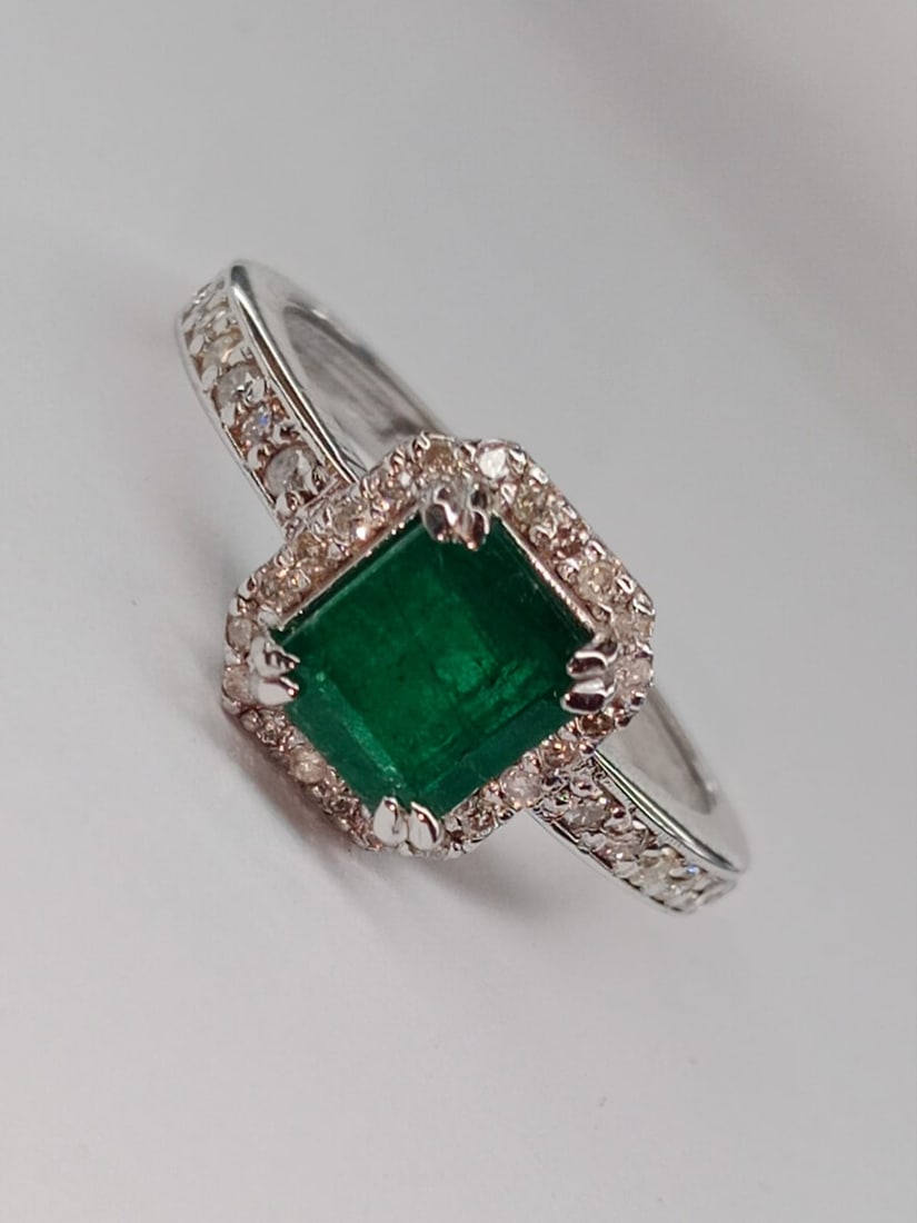 Beautiful Natural Emerald With Natural Diamonds & 18k Gold - 3