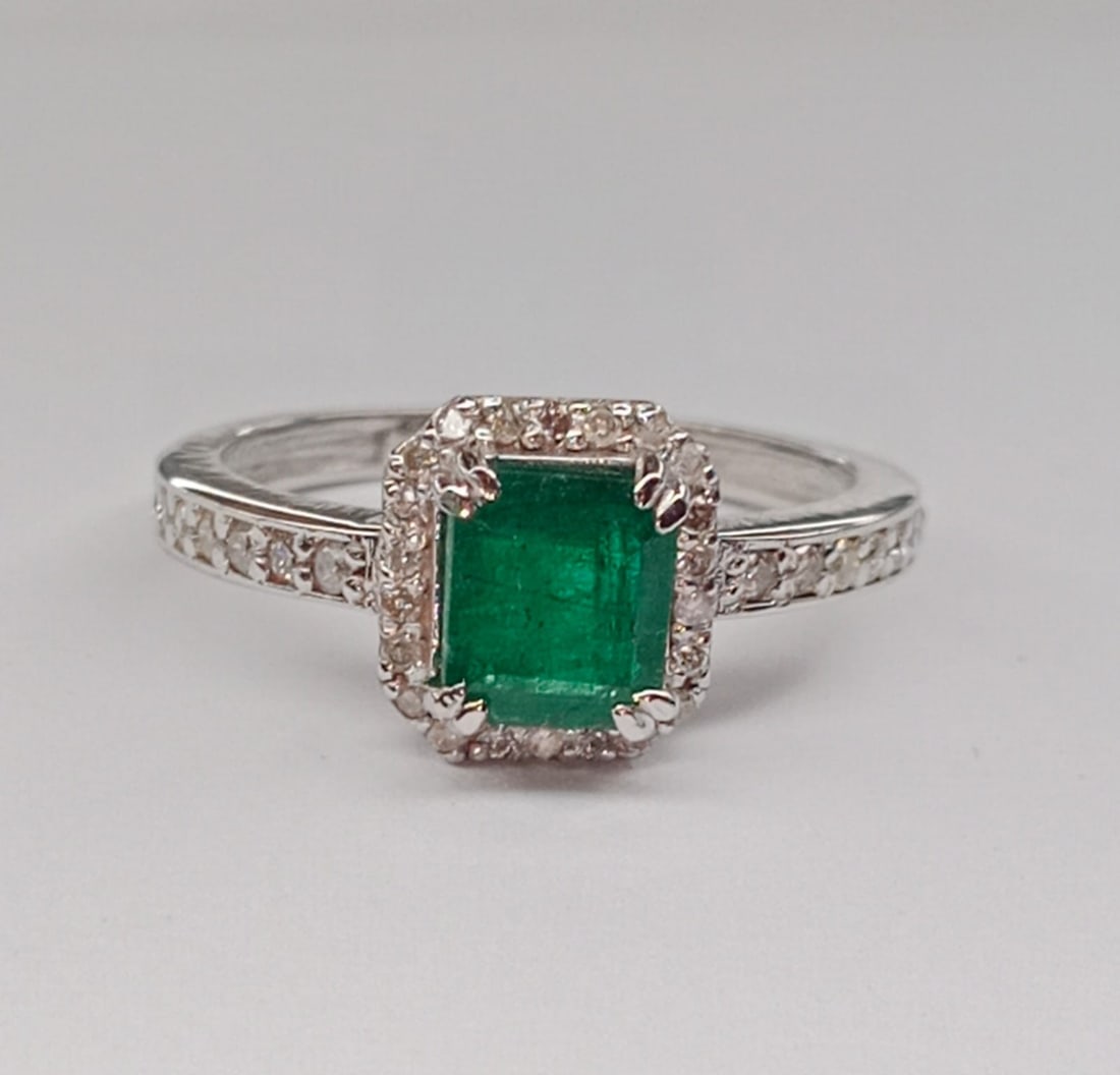 Beautiful Natural Emerald With Natural Diamonds & 18k Gold - 4