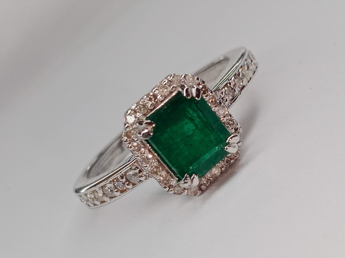 Beautiful Natural Emerald With Natural Diamonds & 18k Gold - 5