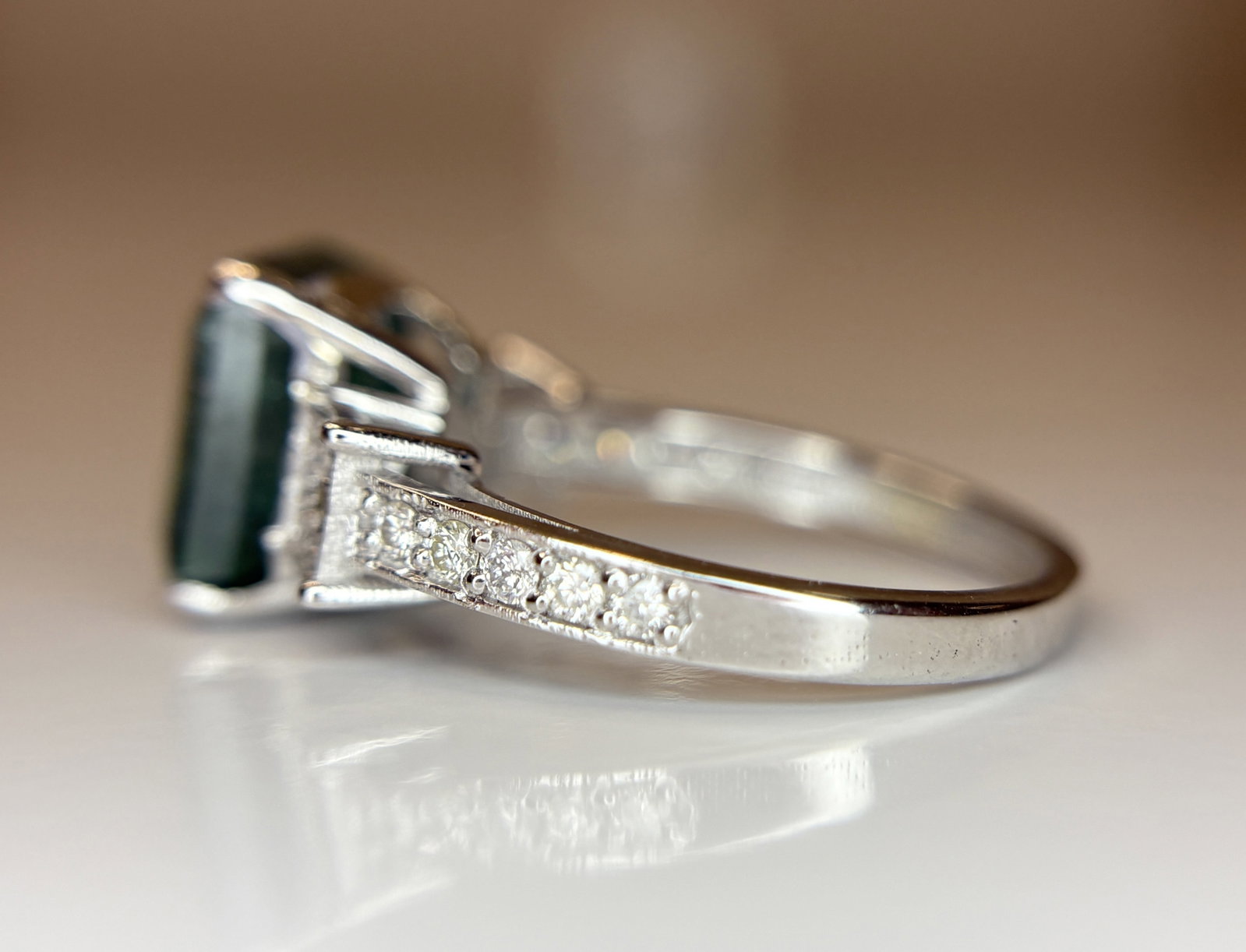 Beautiful 4.49 CT Natural Emerald With Natural Diamonds & 18k Gold - 5
