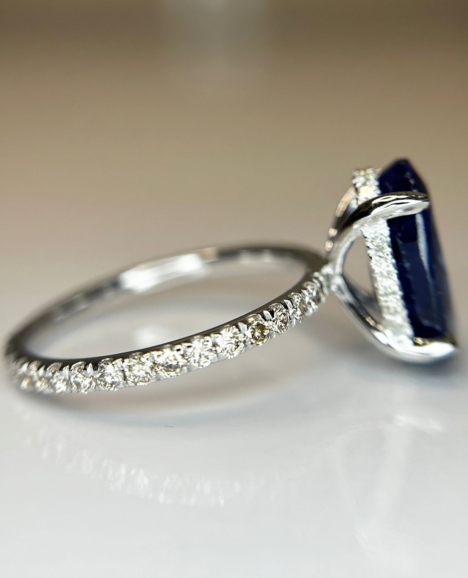 Beautiful 5.38 CT Natural Ceylon Royal Blue Sapphire Diamonds & 18k Gold - 3
