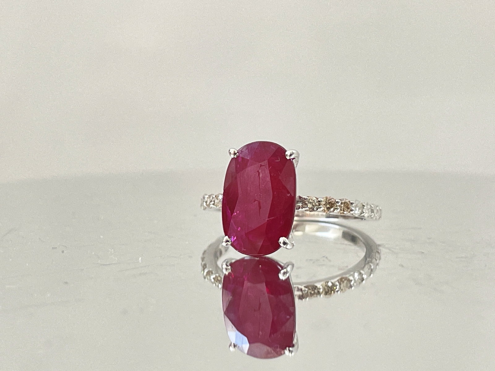 Natural Burma Ruby 3.26 CT With Natural Diamonds & 18k Gold - 2