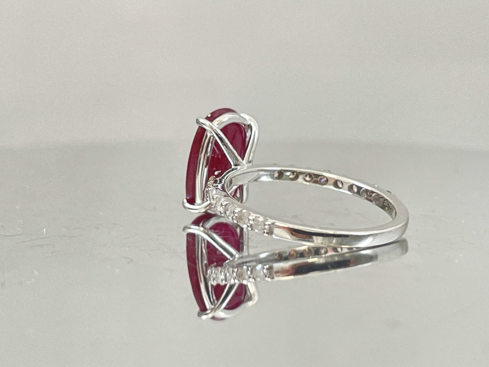 Natural Burma Ruby 3.26 CT With Natural Diamonds & 18k Gold - 3