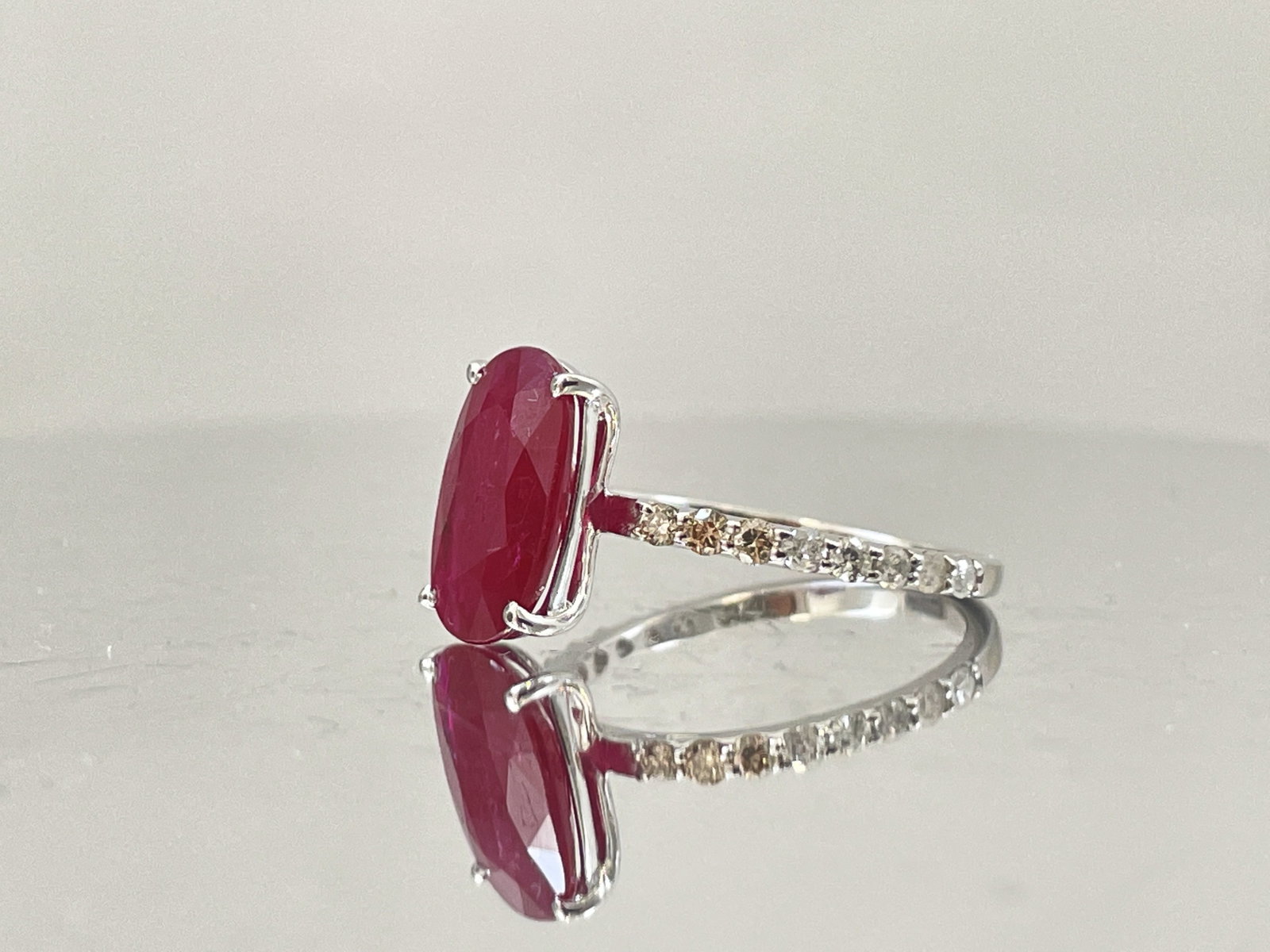 Natural Burma Ruby 3.26 CT With Natural Diamonds & 18k Gold - 4