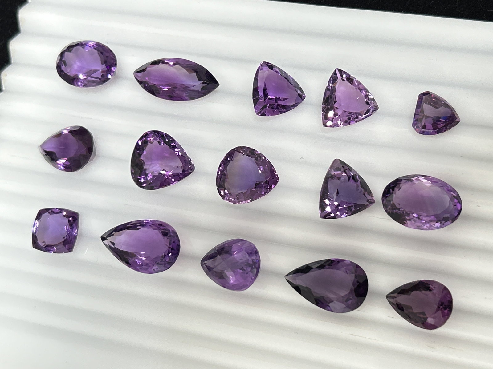 137.75ct Natural Amethyst: Title: 137.75ct Natural Amethyst Description: 137.75ct Natural Amethyst Ideal for rings, necklaces, earrings and bracelets AAA quality Lot of luster and no inclusions Condition: New