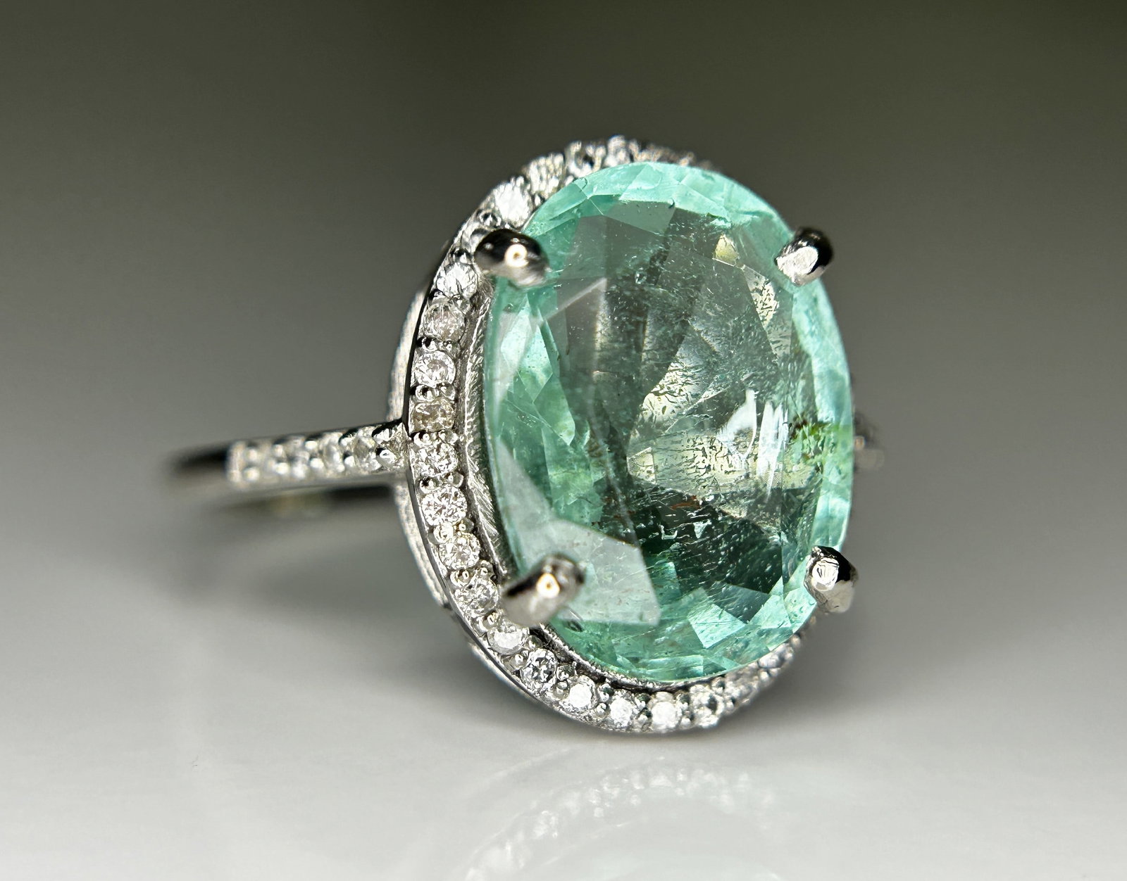 Beautiful 4.15CT Untreated Natural Columbian Emerald Ring, Diamonds & 18k Gold (1 of 11)