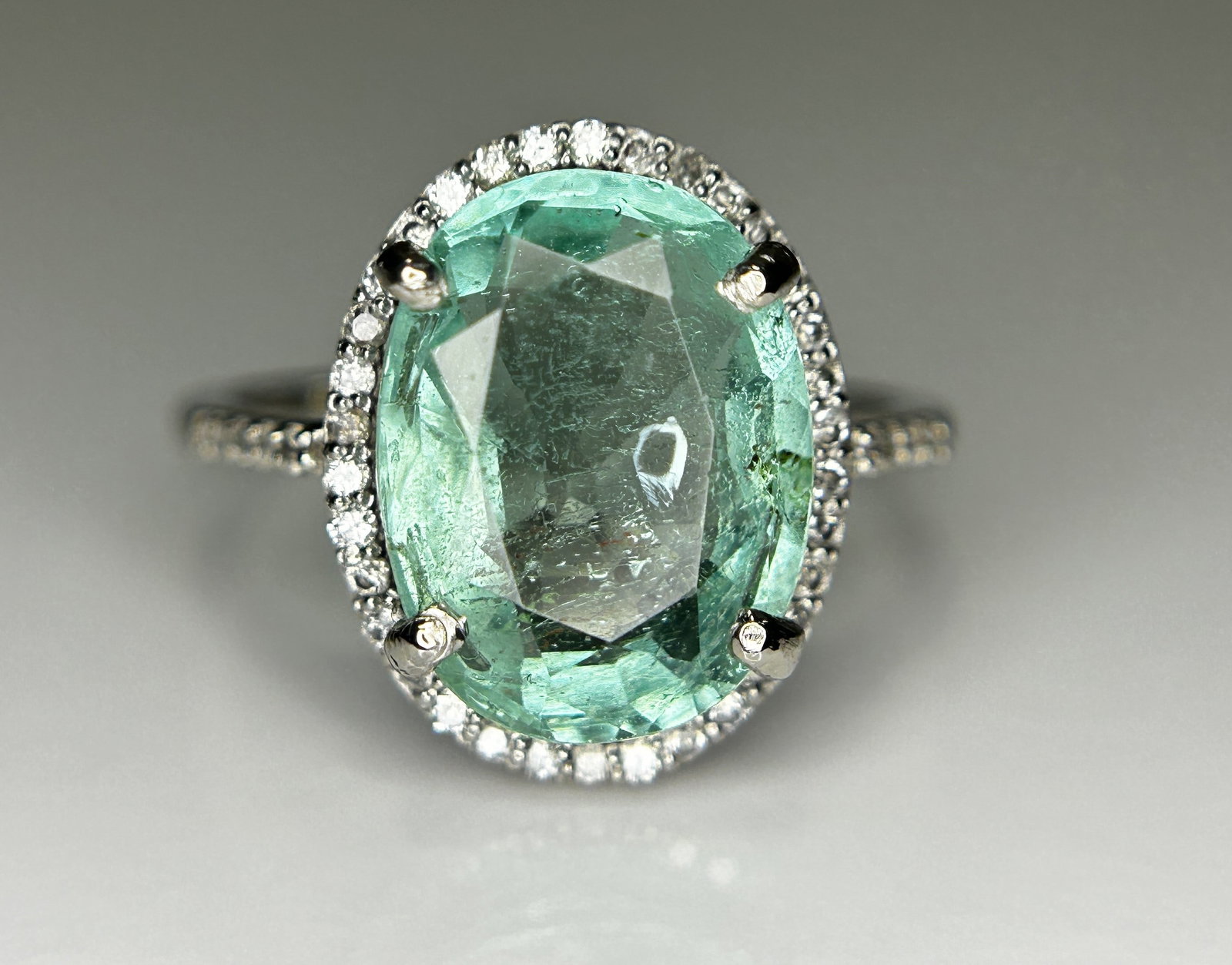 Beautiful 4.15CT Untreated Natural Columbian Emerald Ring, Diamonds & 18k Gold - 2