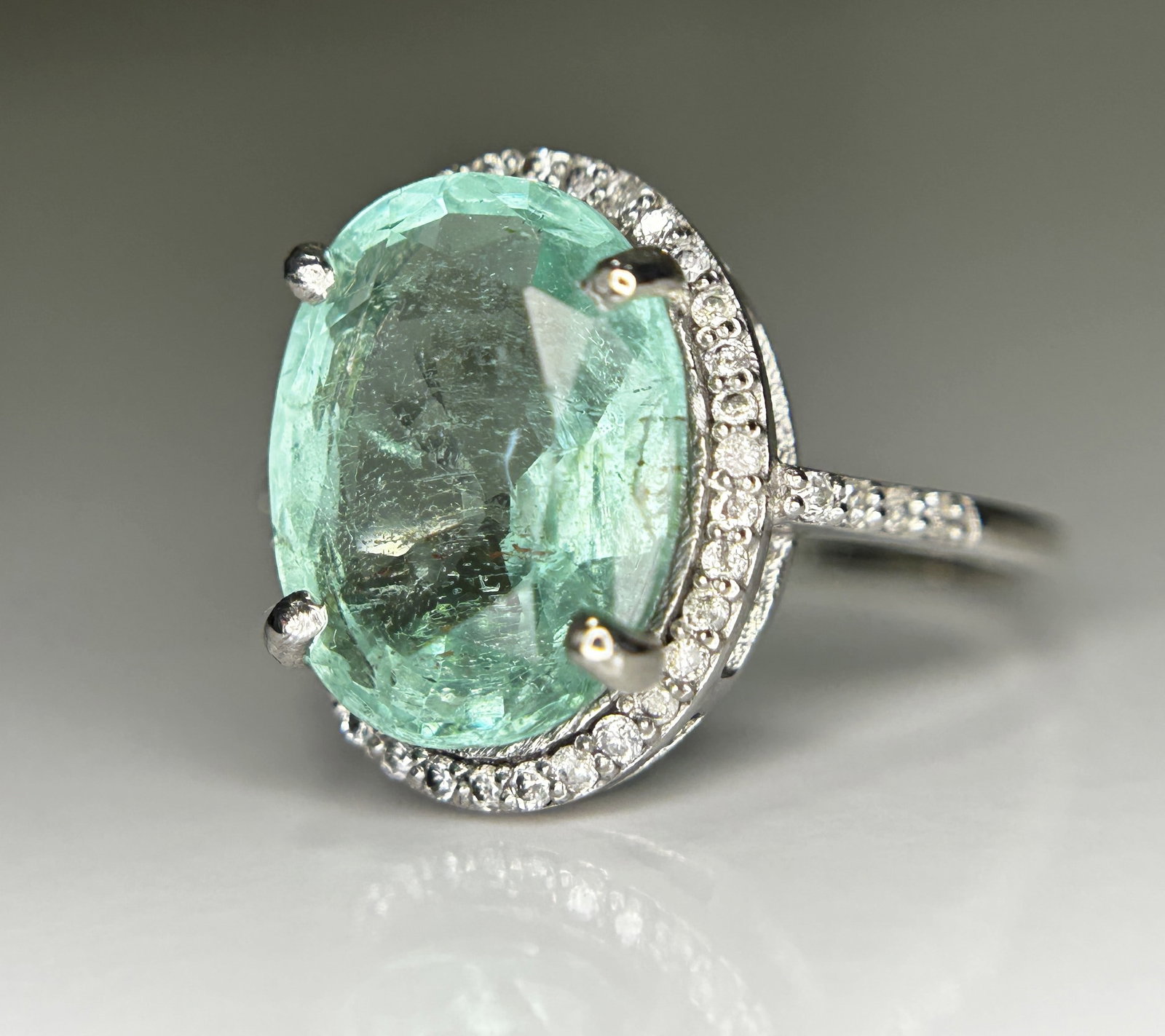 Beautiful 4.15CT Untreated Natural Columbian Emerald Ring, Diamonds & 18k Gold - 3