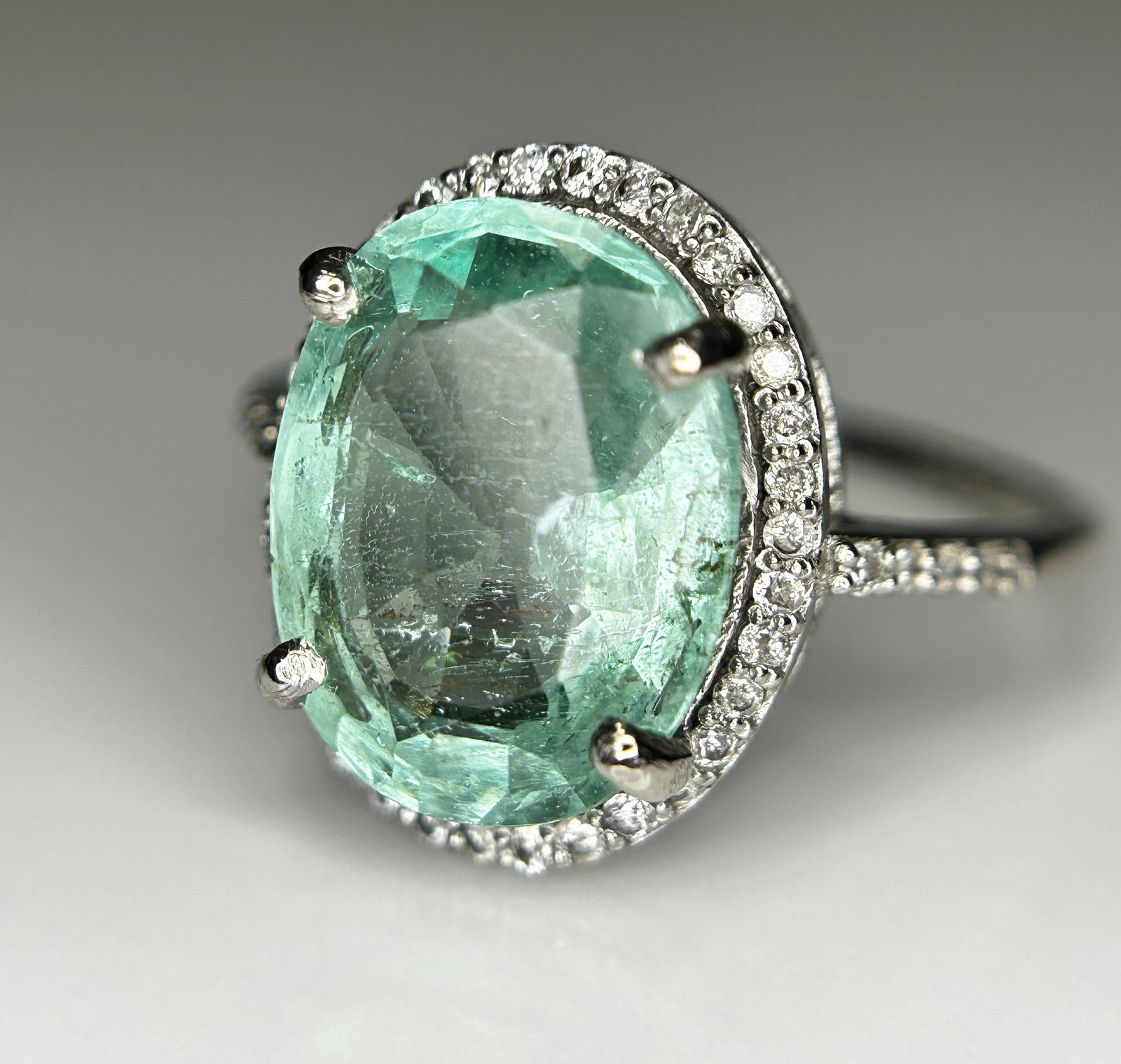 Beautiful 4.15CT Untreated Natural Columbian Emerald Ring, Diamonds & 18k Gold - 4
