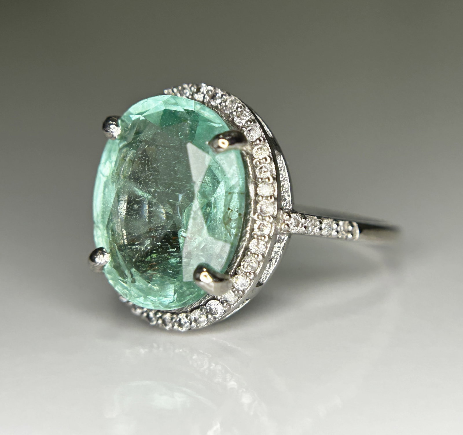 Beautiful 4.15CT Untreated Natural Columbian Emerald Ring, Diamonds & 18k Gold - 5