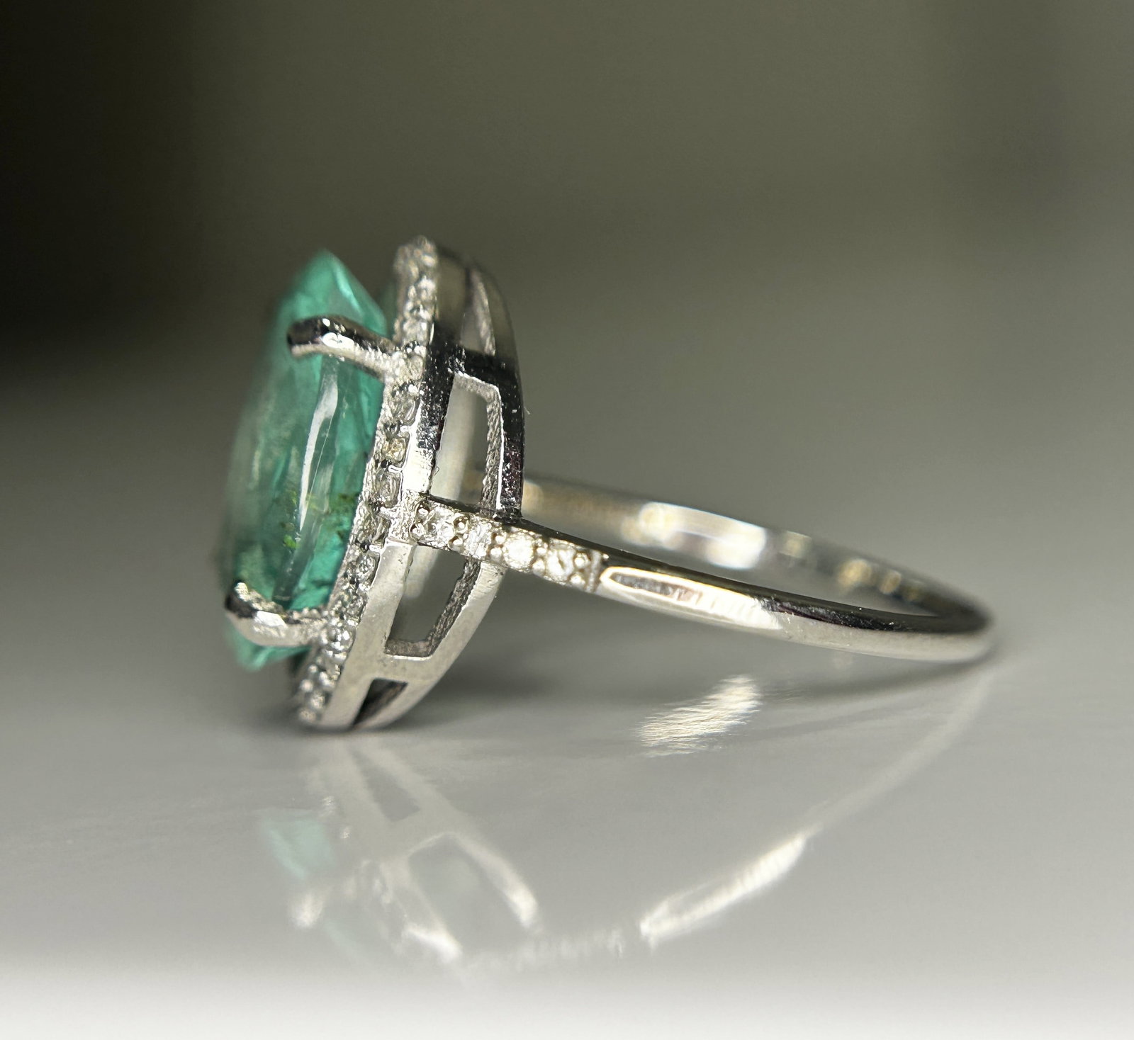 Beautiful 4.15CT Untreated Natural Columbian Emerald Ring, Diamonds & 18k Gold - 6