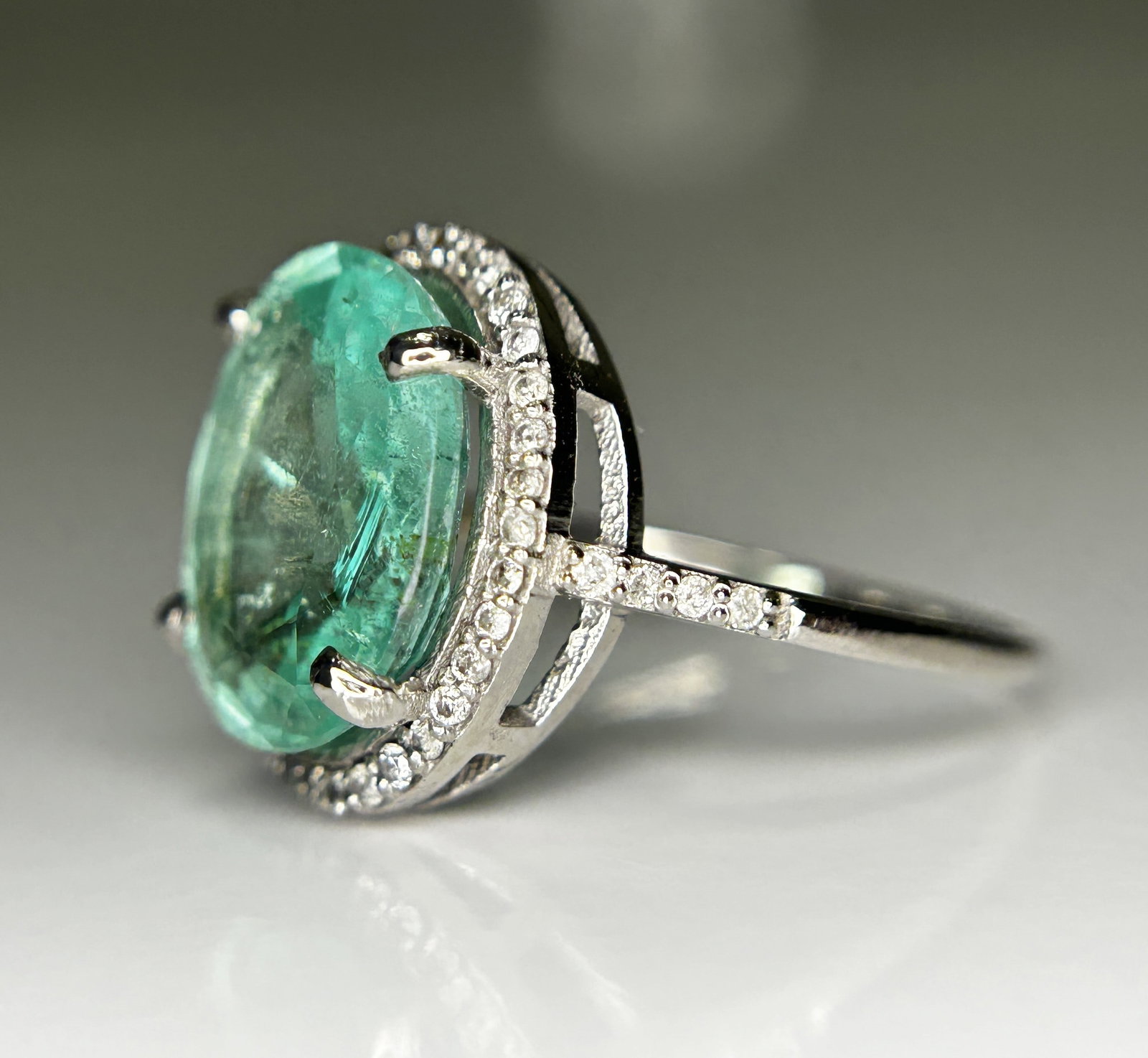 Beautiful 4.15CT Untreated Natural Columbian Emerald Ring, Diamonds & 18k Gold - 7