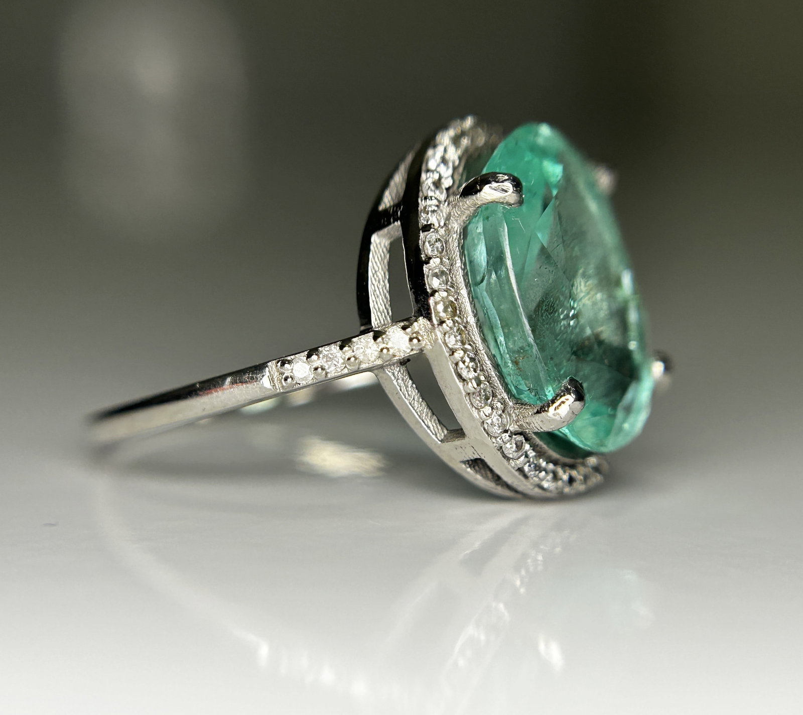 Beautiful 4.15CT Untreated Natural Columbian Emerald Ring, Diamonds & 18k Gold - 9