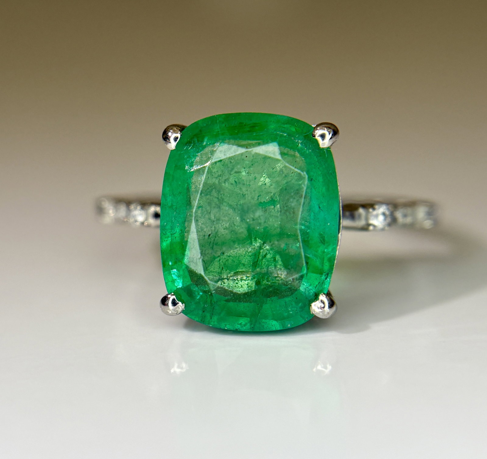 Beautiful 3.40 CT Natural Emerald Ring With Natural Diamonds & Platinum 950: Title: Beautiful 3.40 CT Natural Emerald Ring With Natural Diamonds & Platinum 950 Description: Beautiful 3.40 CT Natural Emerald Ring With Natural Diamonds & Platinum 950 Description: Total