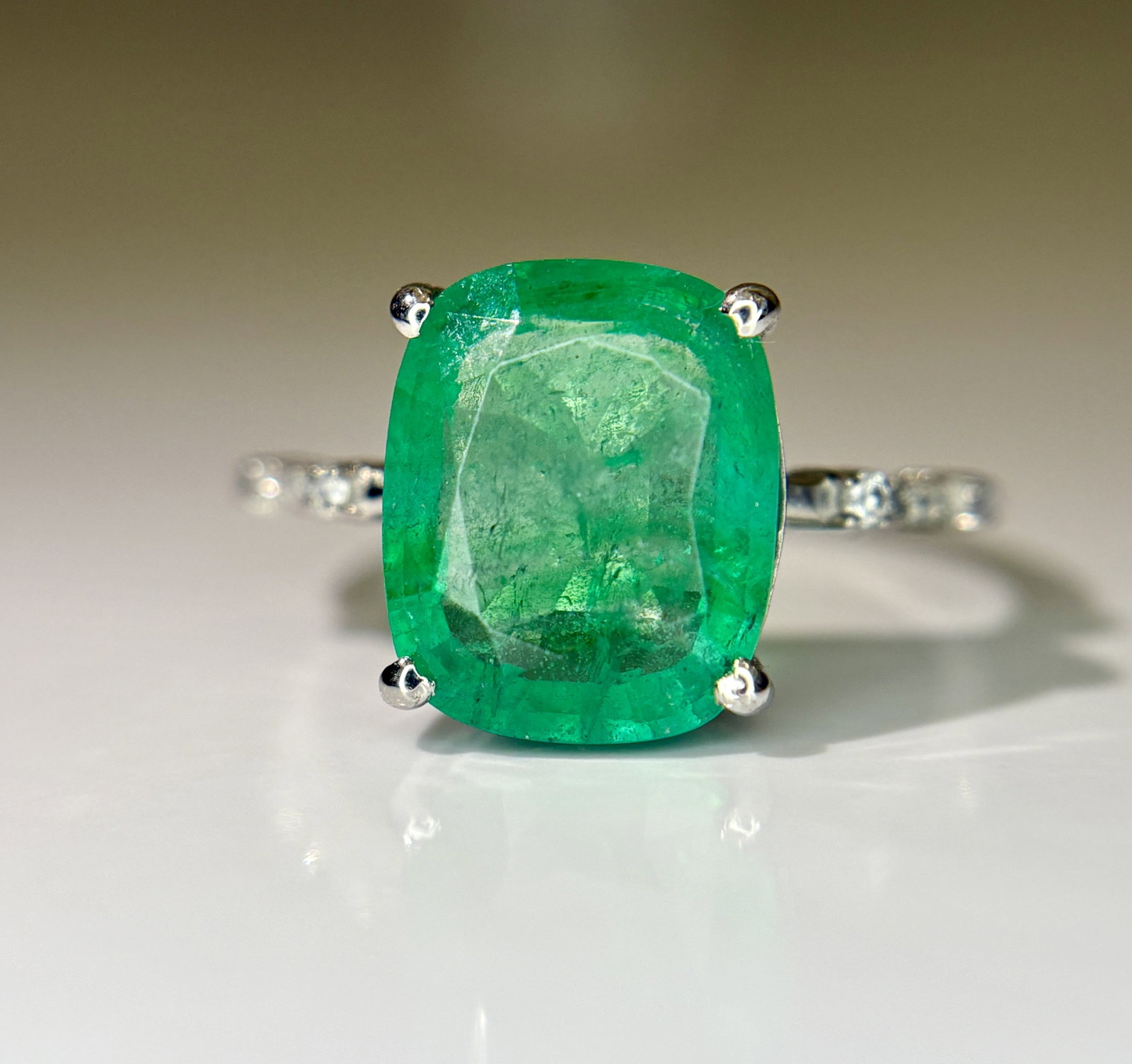 Beautiful 3.40 CT Natural Emerald Ring With Natural Diamonds & Platinum 950 - 2