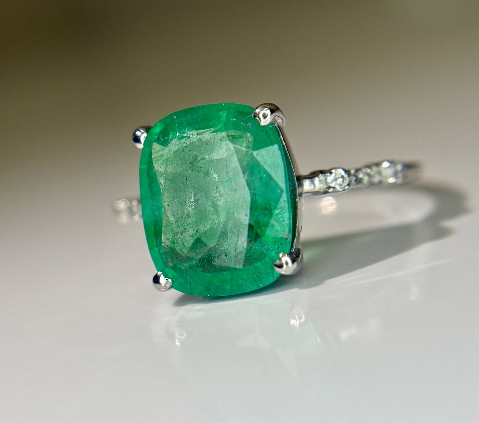 Beautiful 3.40 CT Natural Emerald Ring With Natural Diamonds & Platinum 950 - 3