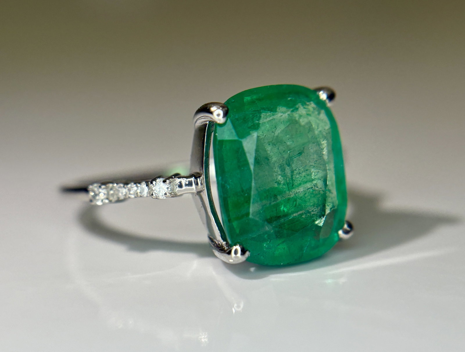 Beautiful 3.40 CT Natural Emerald Ring With Natural Diamonds & Platinum 950 - 8