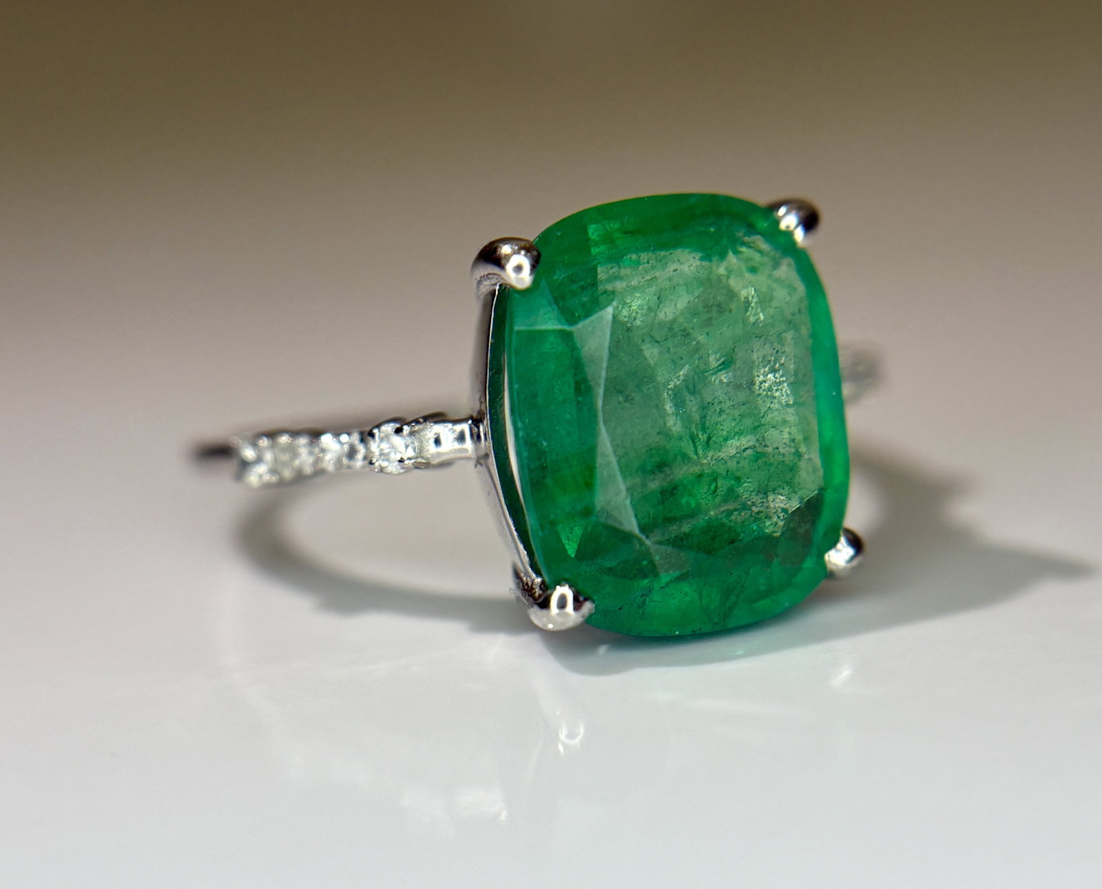 Beautiful 3.40 CT Natural Emerald Ring With Natural Diamonds & Platinum 950 - 9