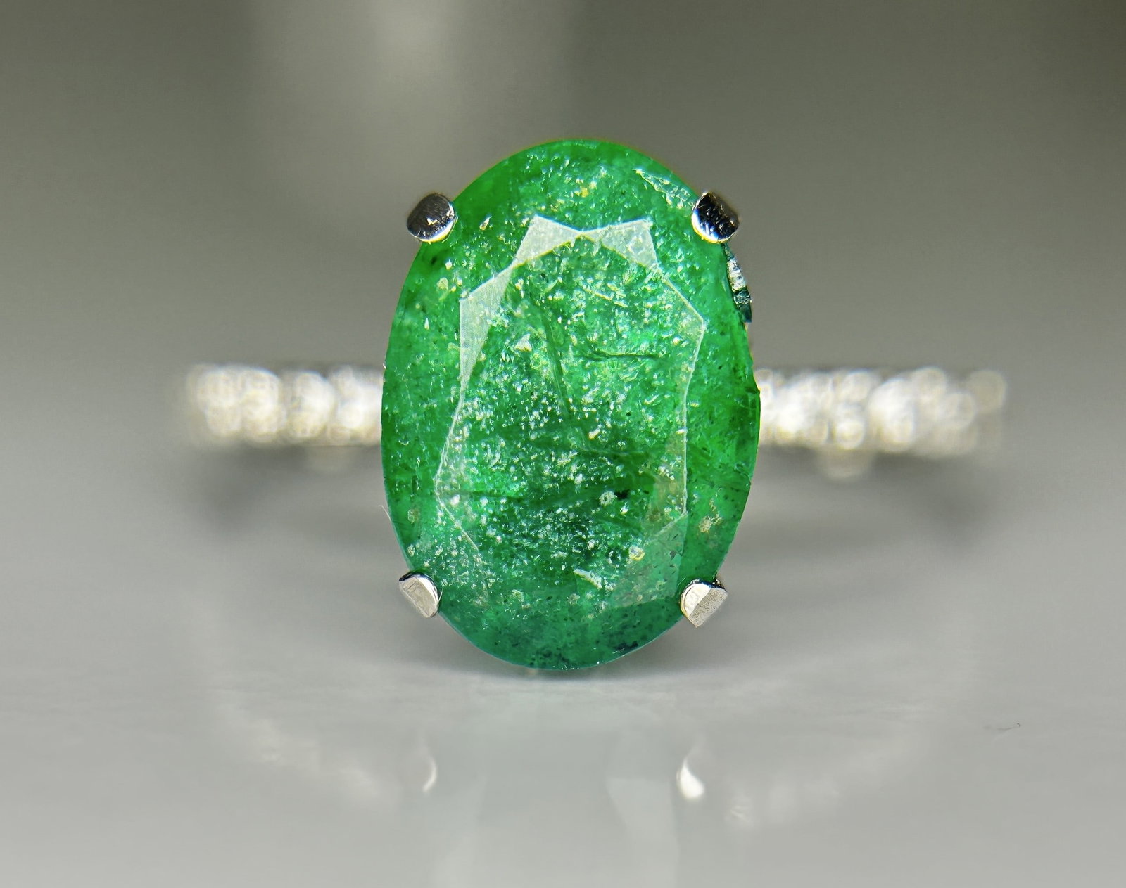 Beautiful 2.60 CT Natural Emerald Ring With Natural Diamonds & Platinum 950: Title: Beautiful 2.60 CT Natural Emerald Ring With Natural Diamonds & Platinum 950 Description: Beautiful 2.60 CT Natural Emerald Ring With Natural Diamonds & Platinum 950 Description: Total
