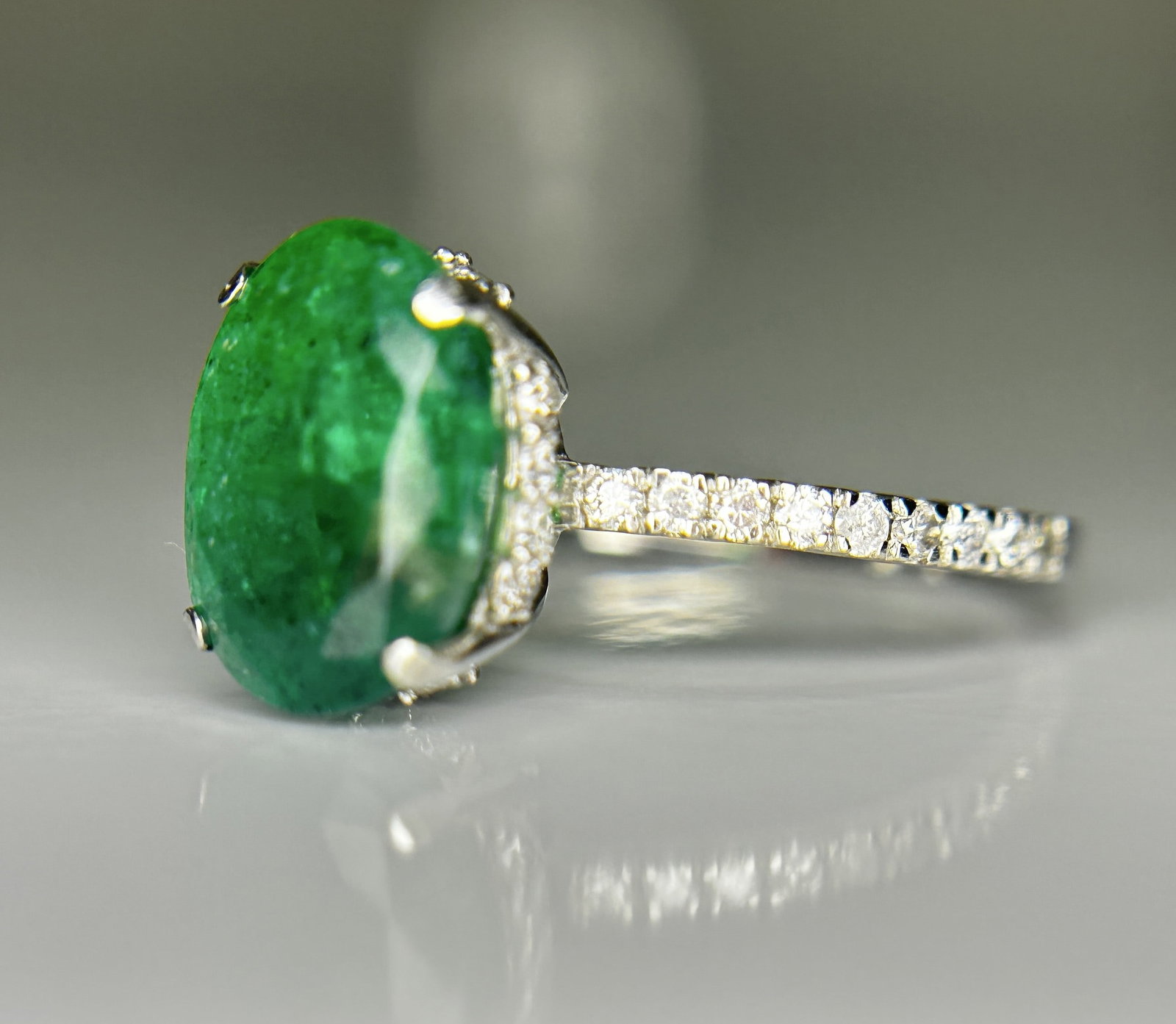 Beautiful 2.60 CT Natural Emerald Ring With Natural Diamonds & Platinum 950 - 2