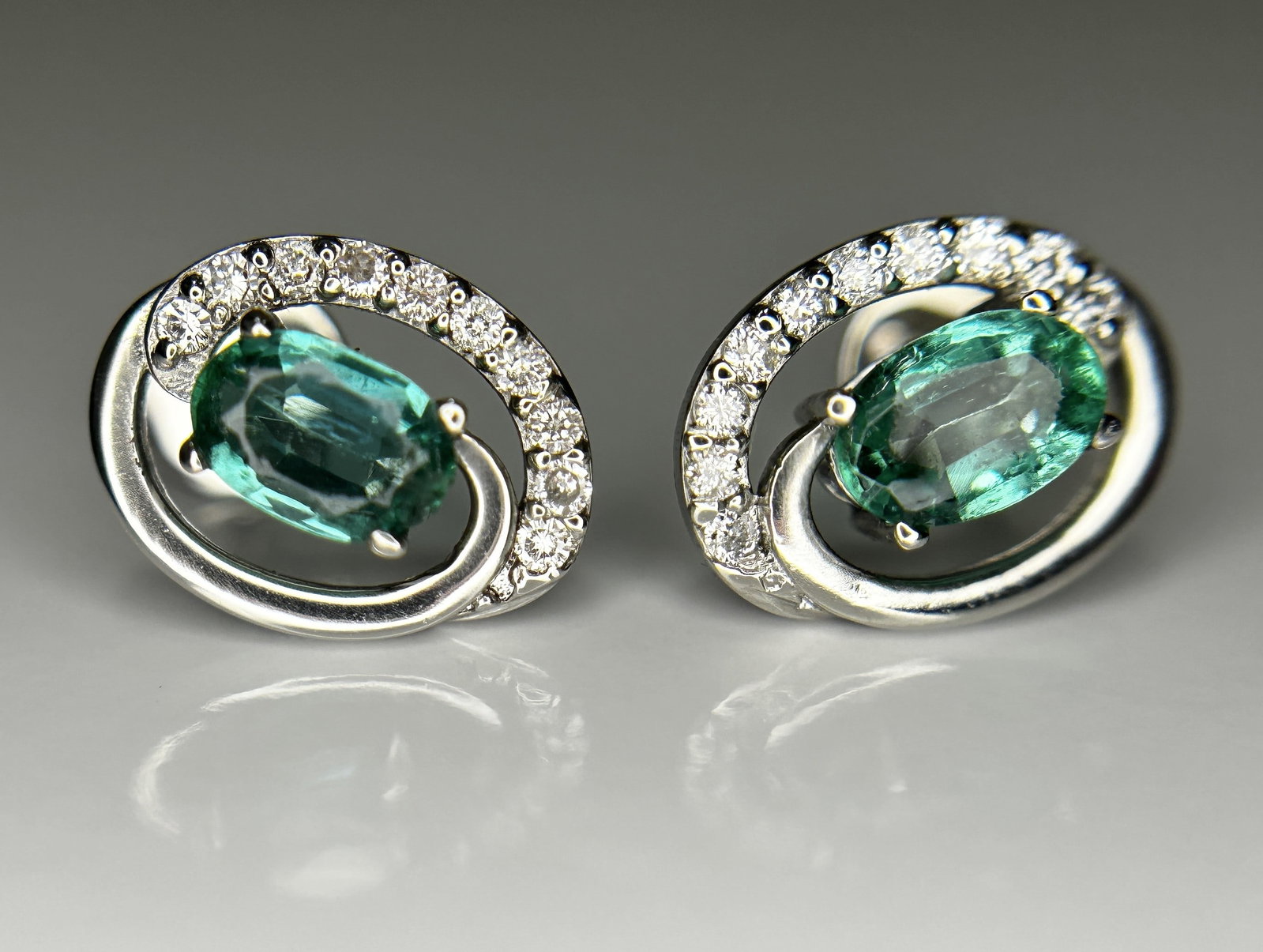 Beautiful 0.93ct Natural Emerald, Diamond Halo Set Stud Earrings In Platinum 950: Title: Beautiful 0.93ct Natural Emerald, Diamond Halo Set Stud Earrings In Platinum 950 Description: Beautiful Natural Emerald, Diamond Halo Set Stud Earrings In Platinum 950 Description: T