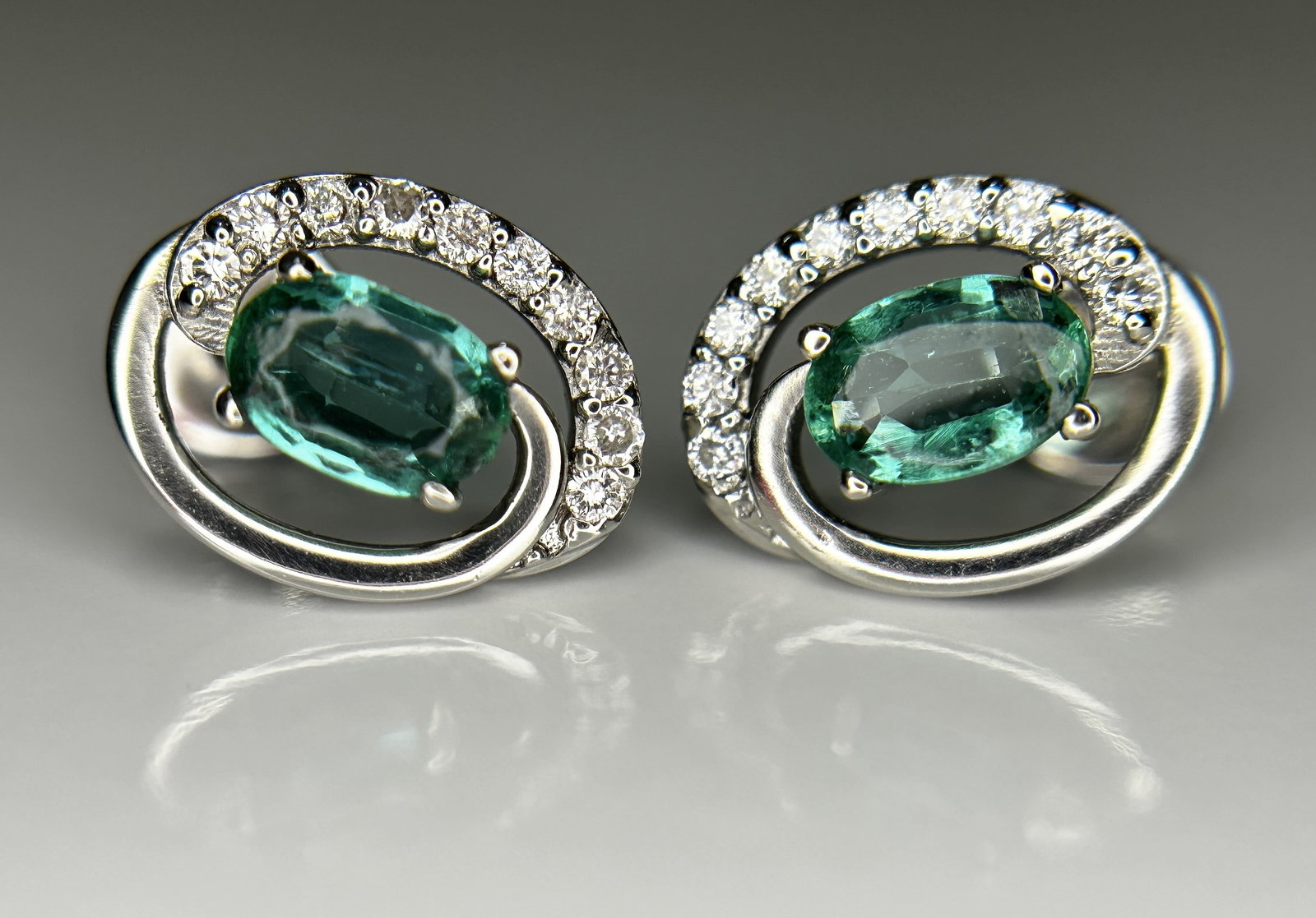 Beautiful 0.93ct Natural Emerald, Diamond Halo Set Stud Earrings In Platinum 950 - 2
