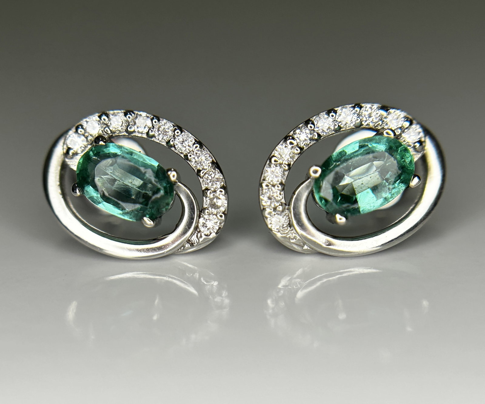 Beautiful 0.93ct Natural Emerald, Diamond Halo Set Stud Earrings In Platinum 950 - 3