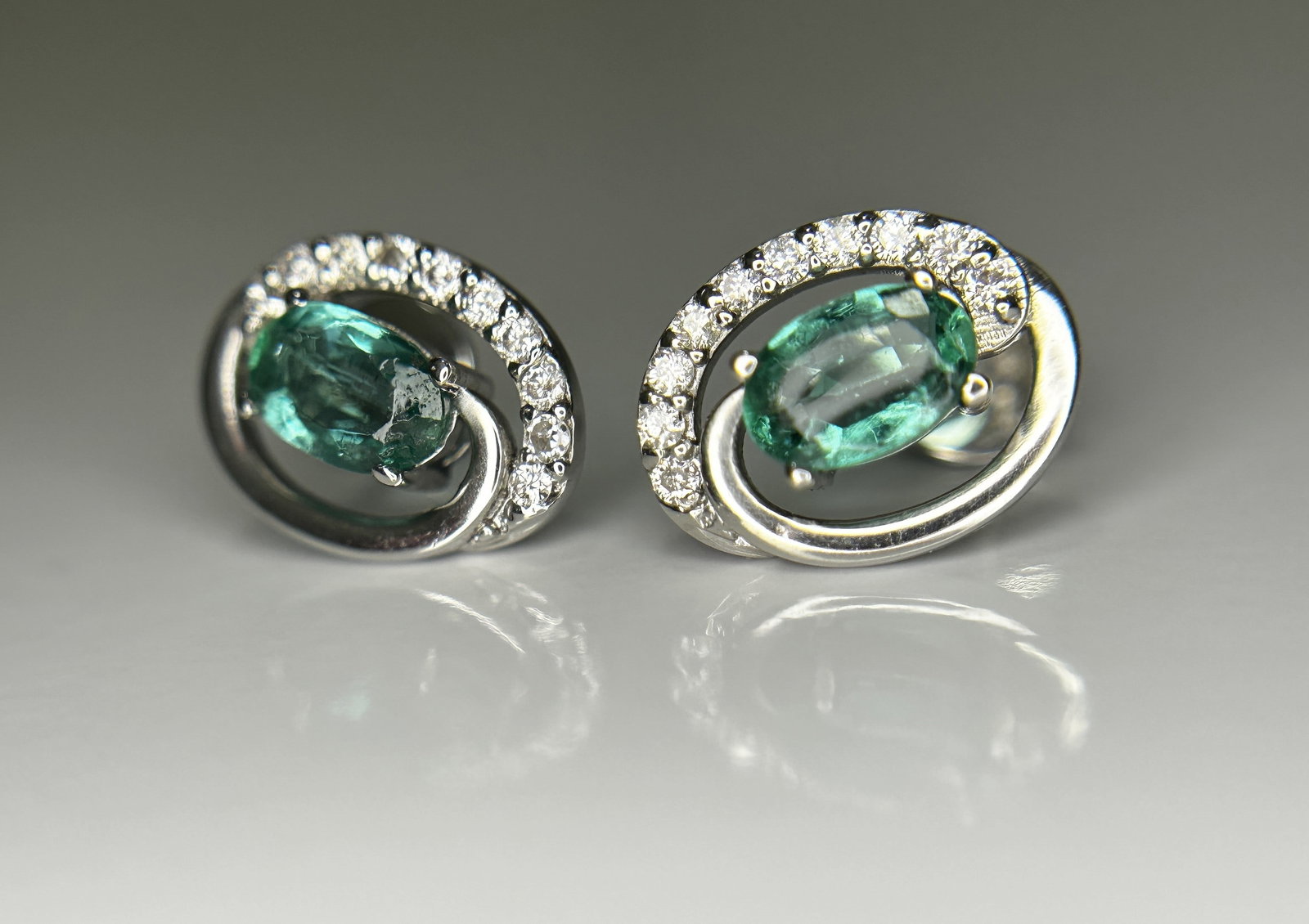 Beautiful 0.93ct Natural Emerald, Diamond Halo Set Stud Earrings In Platinum 950 - 5