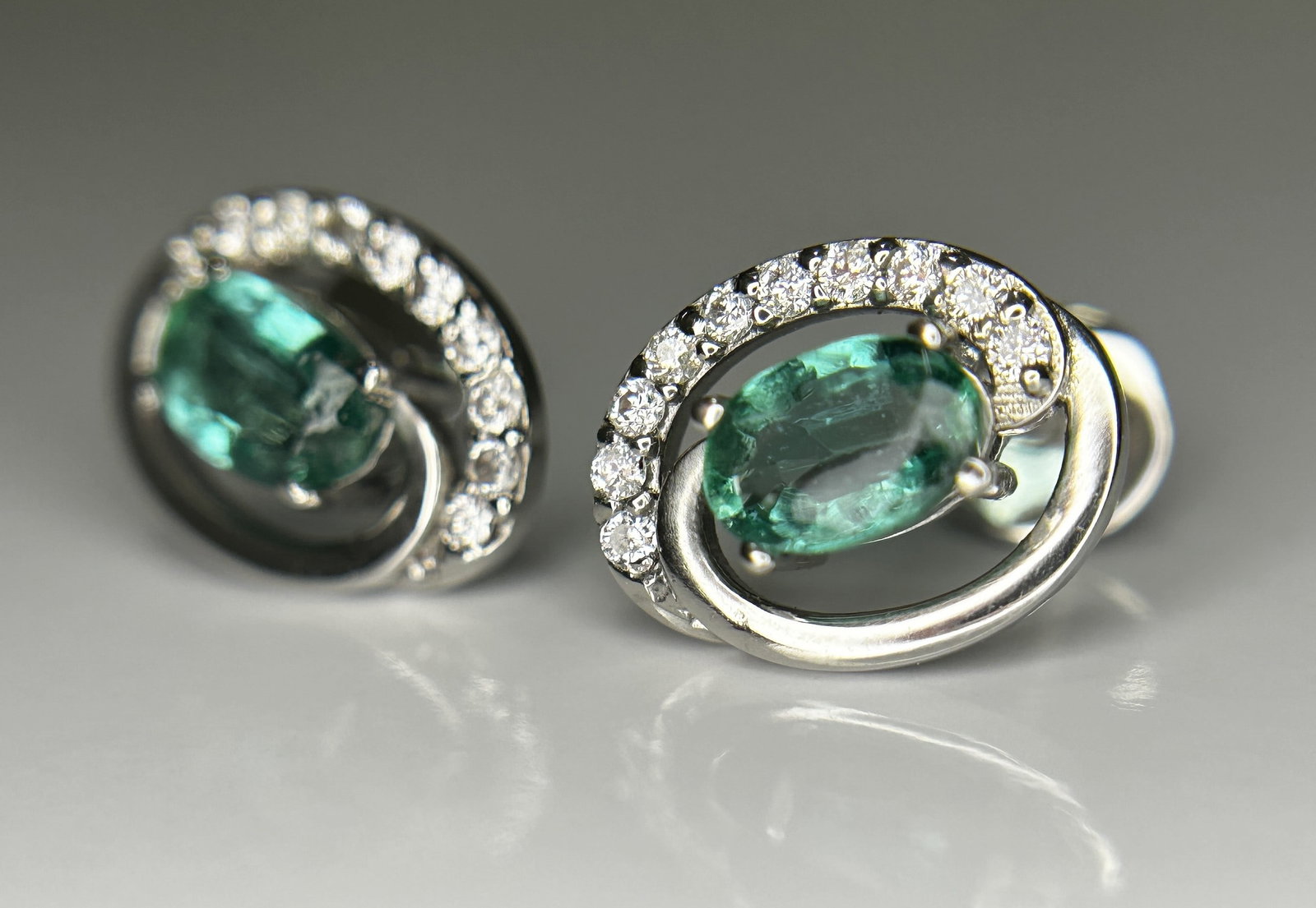 Beautiful 0.93ct Natural Emerald, Diamond Halo Set Stud Earrings In Platinum 950 - 6