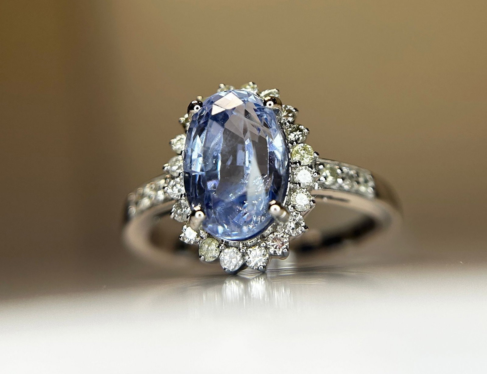 3.13 CT Unheated/Untreated Ceylon Cornflour Blue Sapphire Diamonds & 18k Gold: Title: 3.13 CT Unheated/Untreated Ceylon Cornflour Blue Sapphire Diamonds & 18k Gold Description: Beautiful 3.13 CT Natural Ceylon Blue Sapphire With Natural Diamonds & 18k White Gold. 