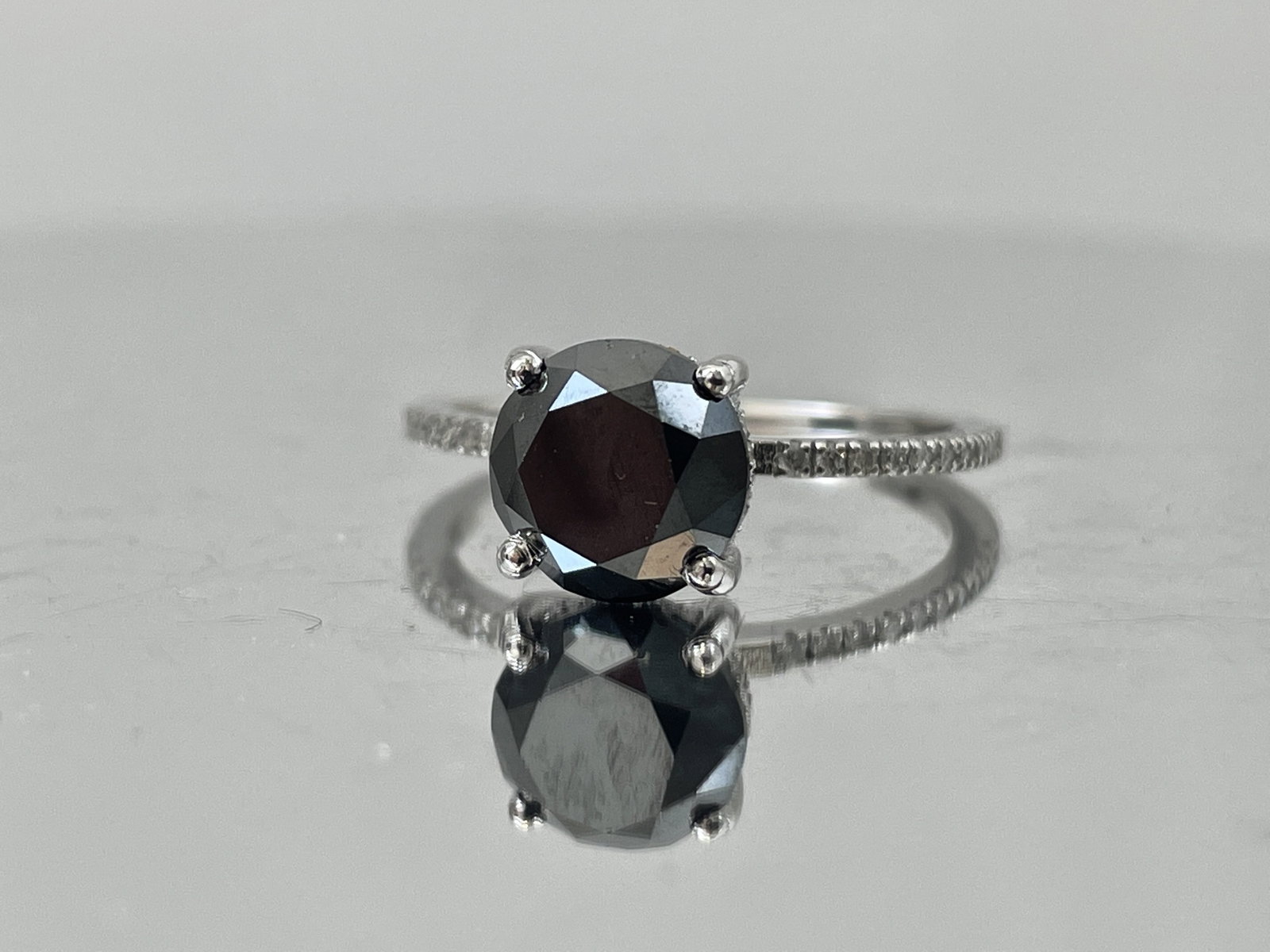Beautiful Natural 2.64 CT Black Diamond Ring With Natural Diamonds & 18k Gold - 2