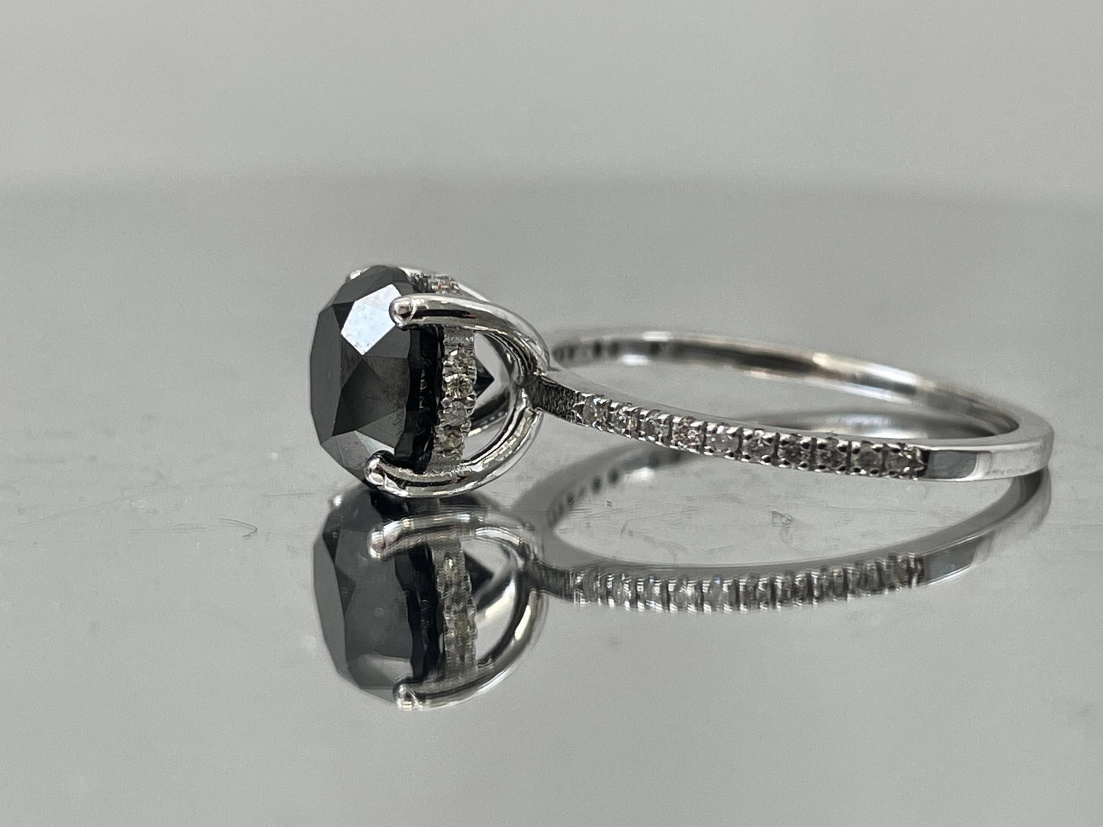 Beautiful Natural 2.64 CT Black Diamond Ring With Natural Diamonds & 18k Gold - 3