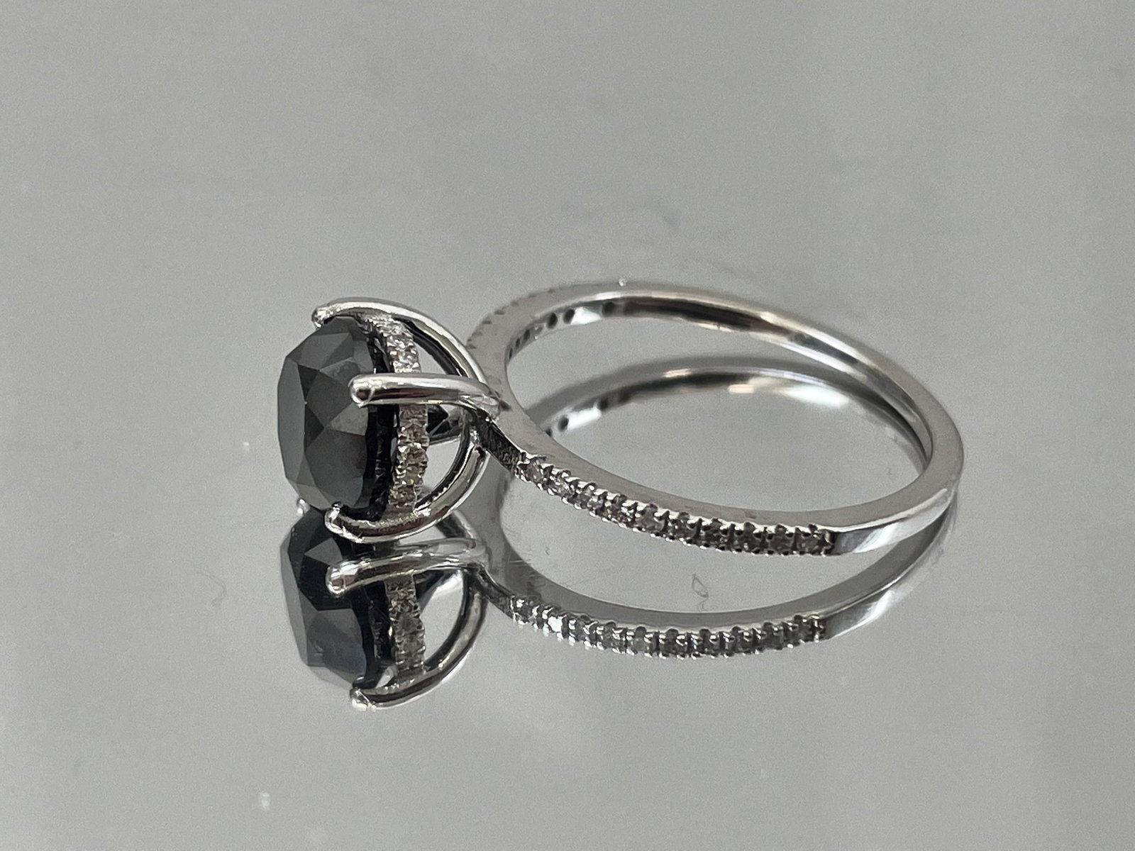Beautiful Natural 2.64 CT Black Diamond Ring With Natural Diamonds & 18k Gold - 4